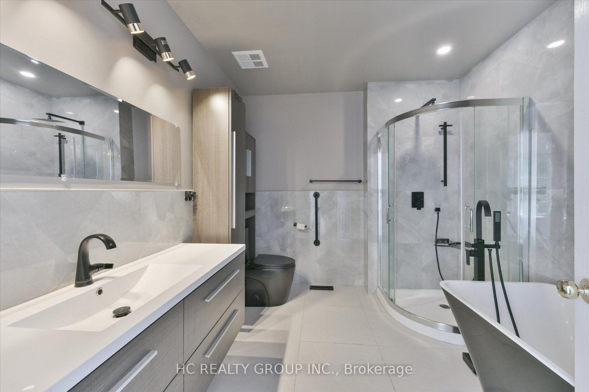 Photo 31 of Unit 6, 5 St Moritz Way, Markham, Unionville — HOMEH