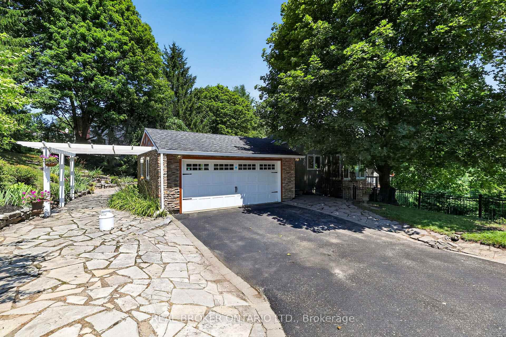 Photo of 20417 Centre Street