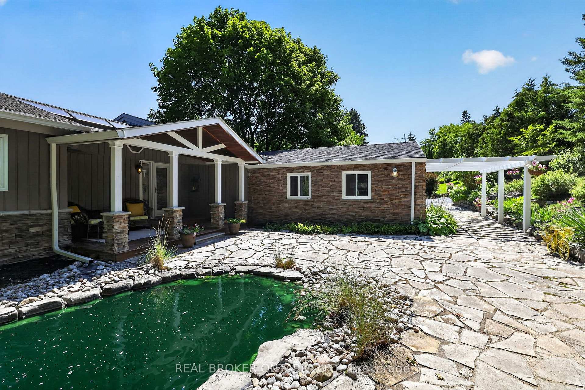 Photo 2 of 20417 Centre Street, East Gwillimbury, Mt Albert — HOMEH
