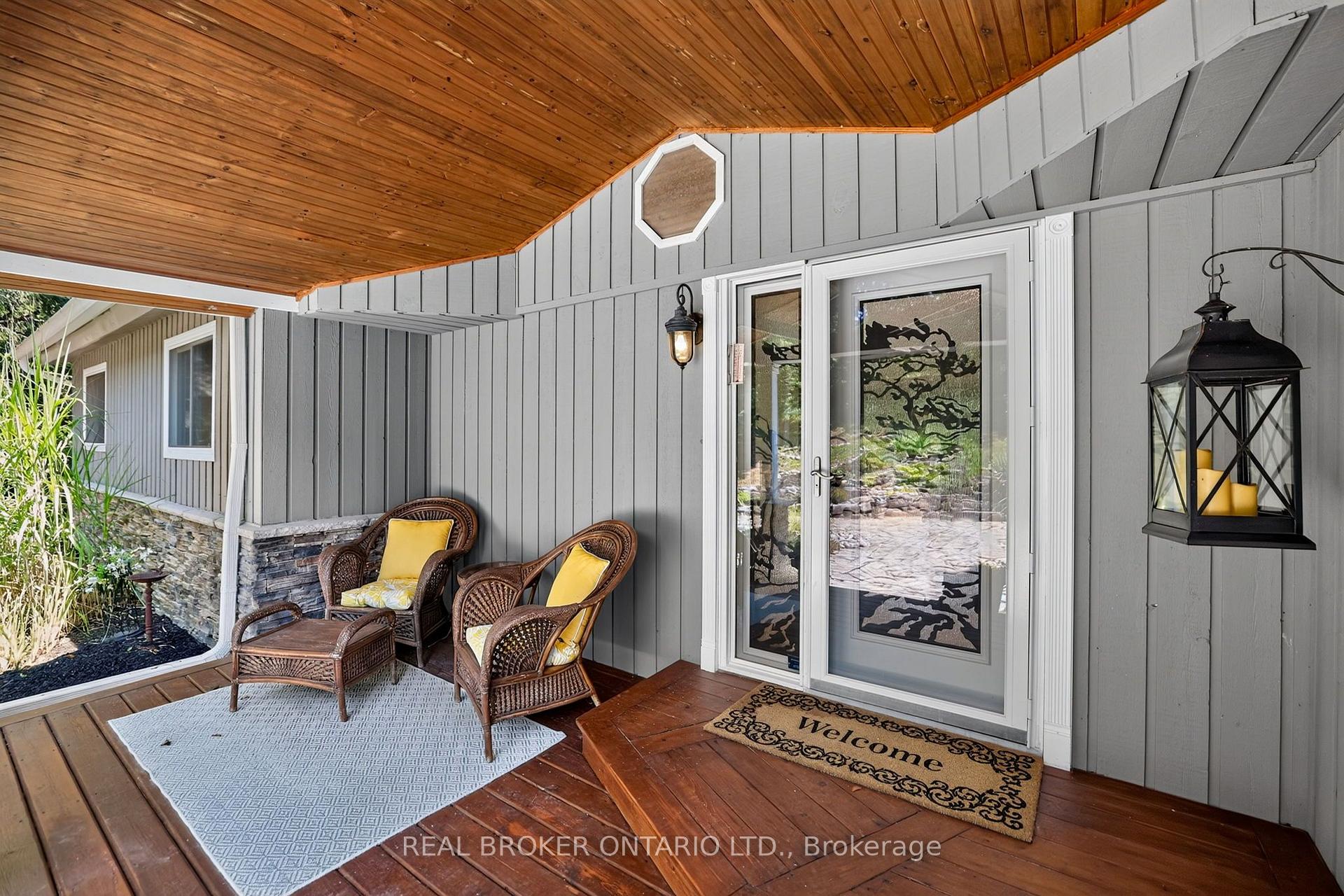 Photo 3 of 20417 Centre Street, East Gwillimbury, Mt Albert — HOMEH
