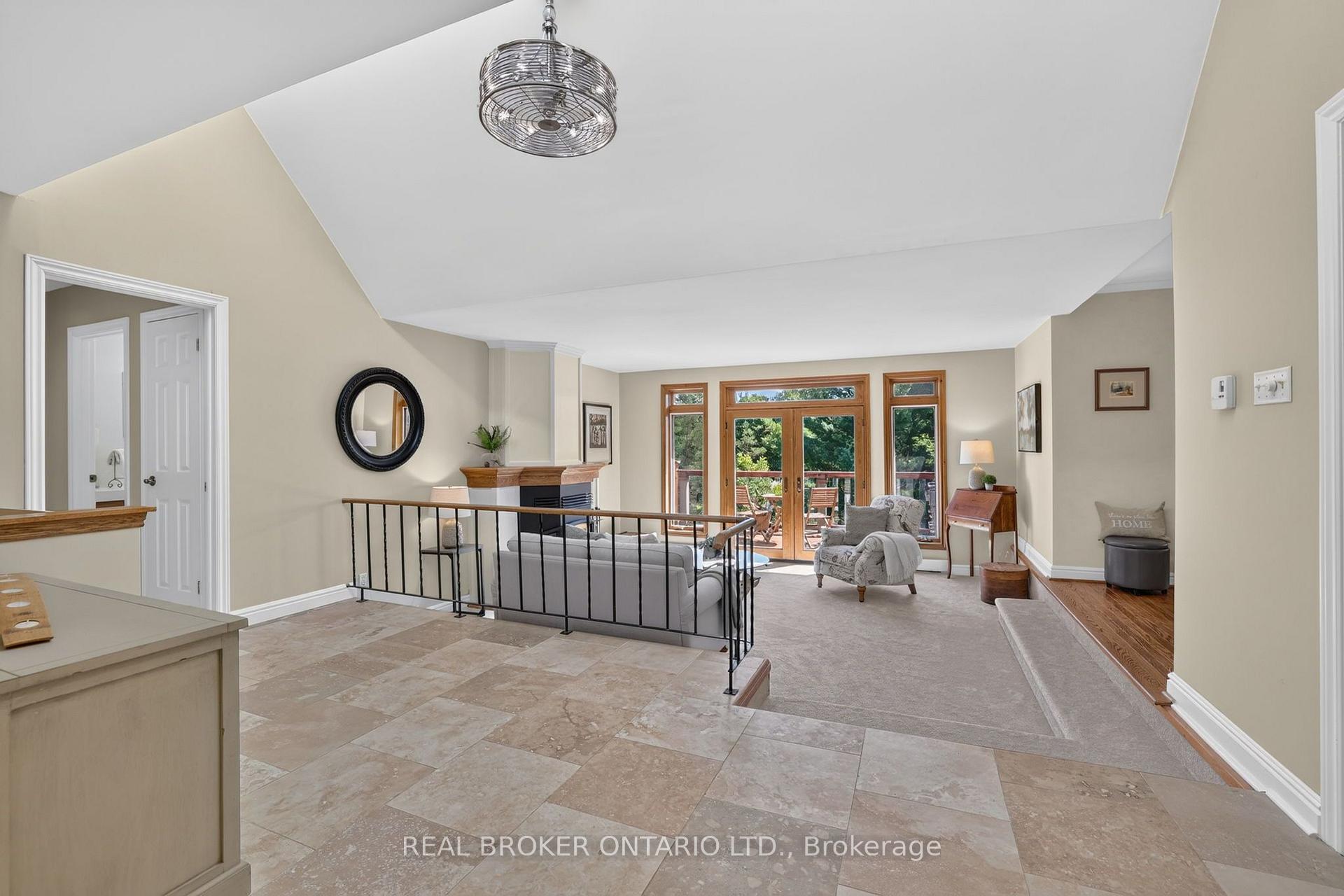 Photo 5 of 20417 Centre Street, East Gwillimbury, Mt Albert — HOMEH