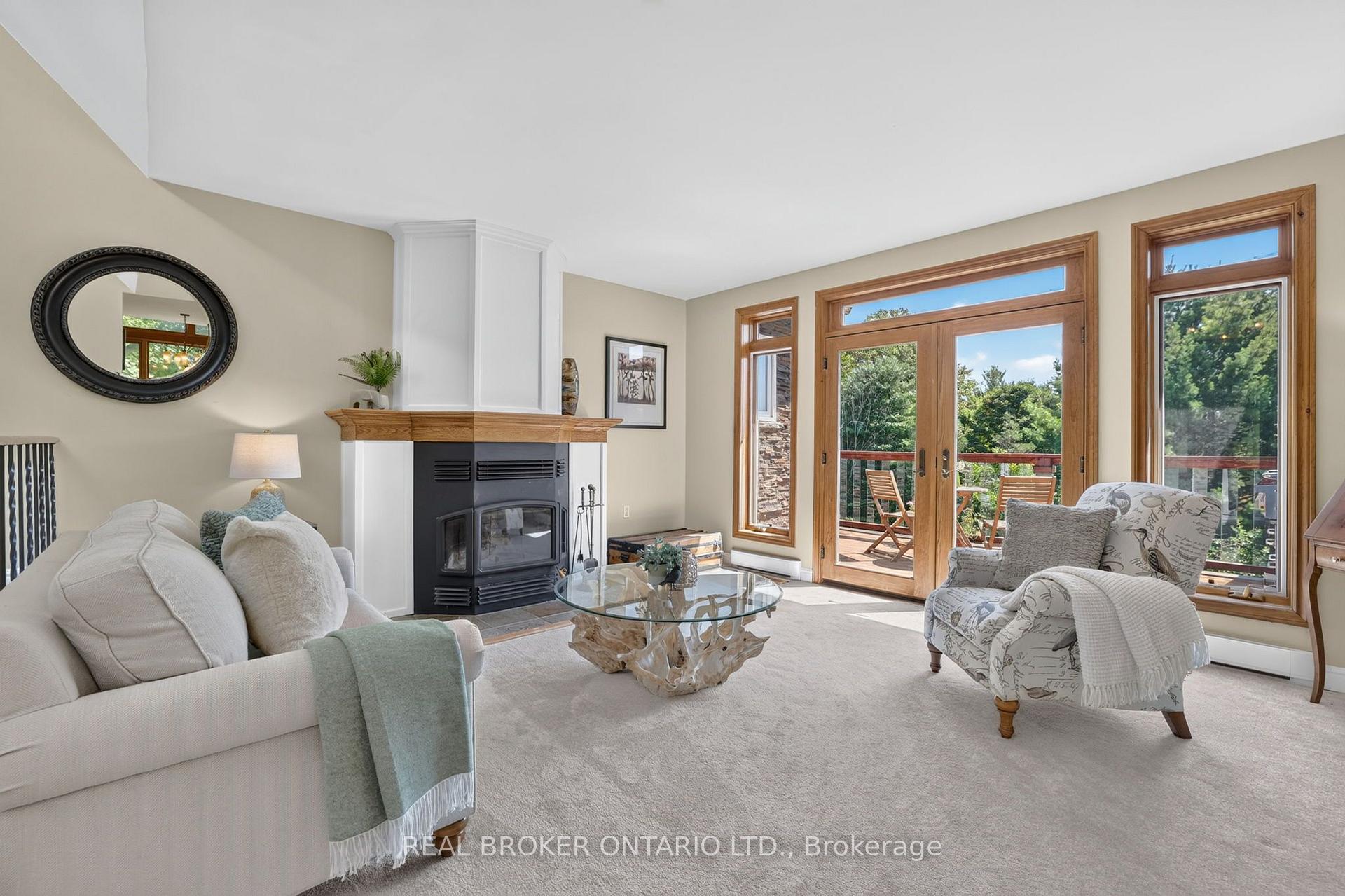 Photo 6 of 20417 Centre Street, East Gwillimbury, Mt Albert — HOMEH