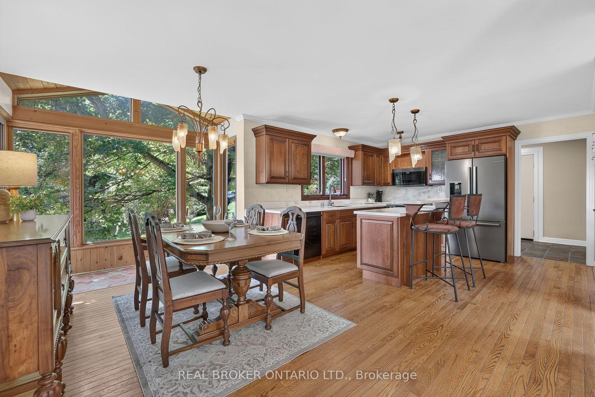 Photo 9 of 20417 Centre Street, East Gwillimbury, Mt Albert — HOMEH