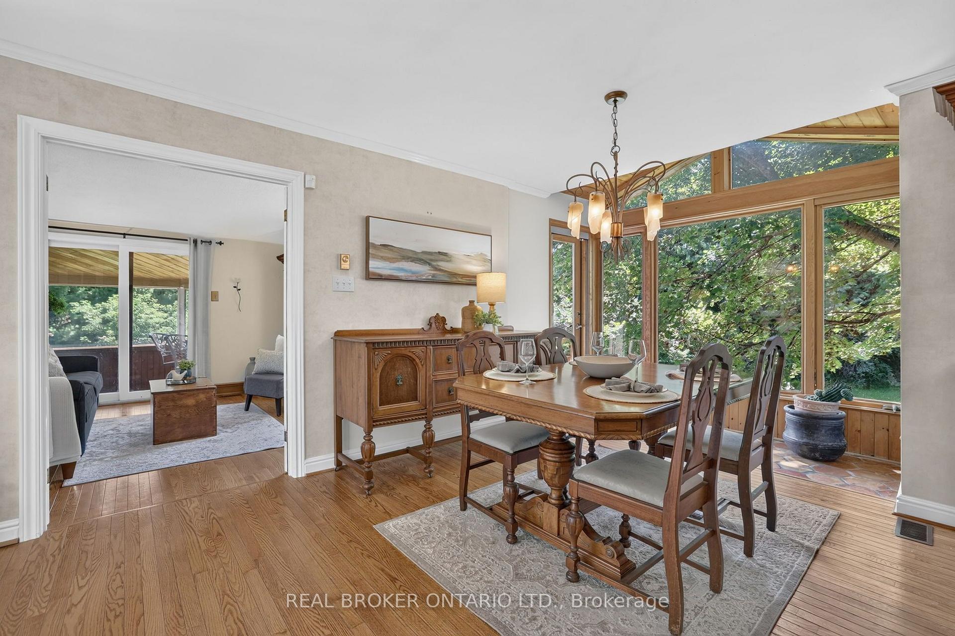 Photo 10 of 20417 Centre Street, East Gwillimbury, Mt Albert — HOMEH