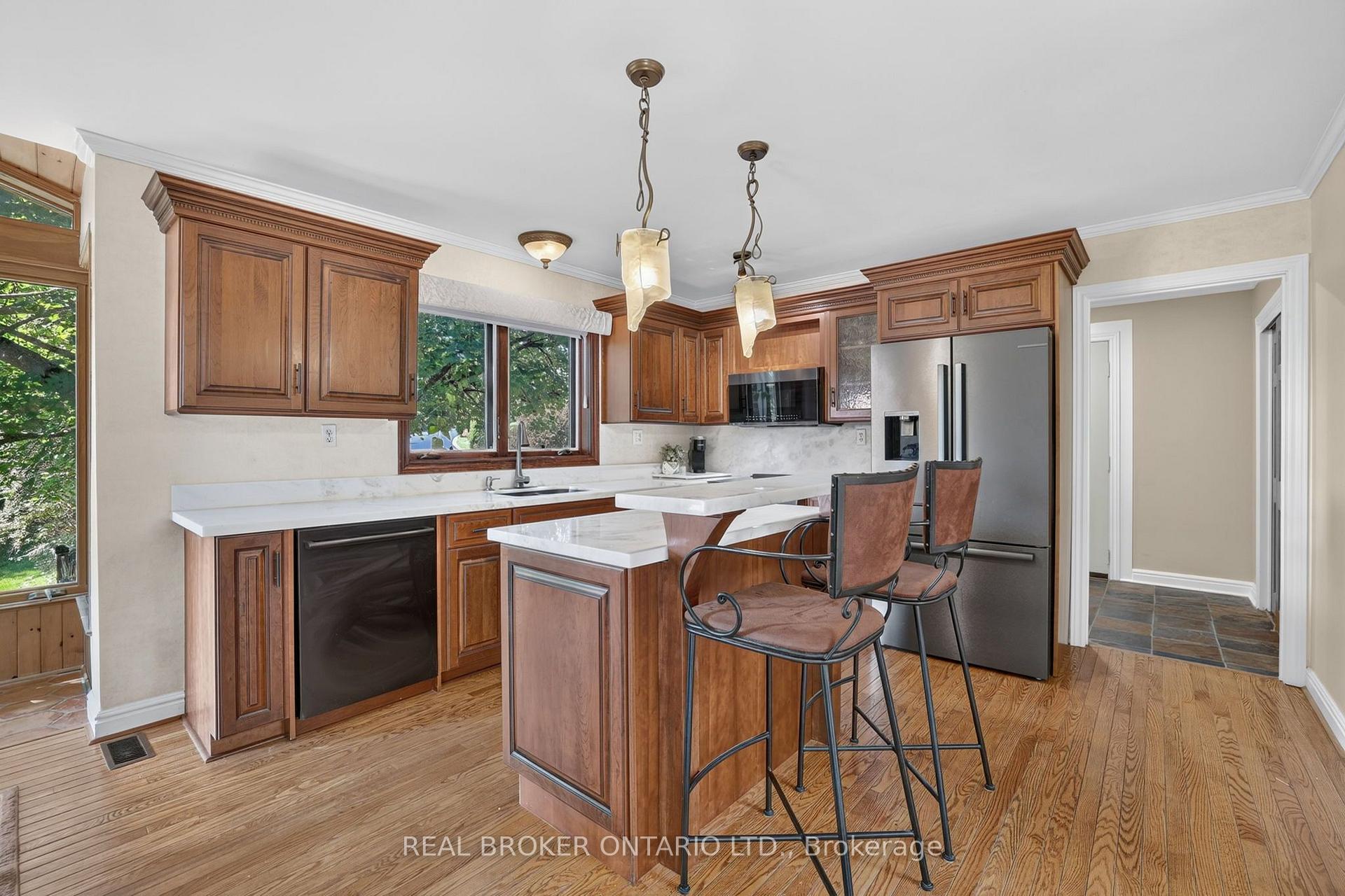 Photo 11 of 20417 Centre Street, East Gwillimbury, Mt Albert — HOMEH