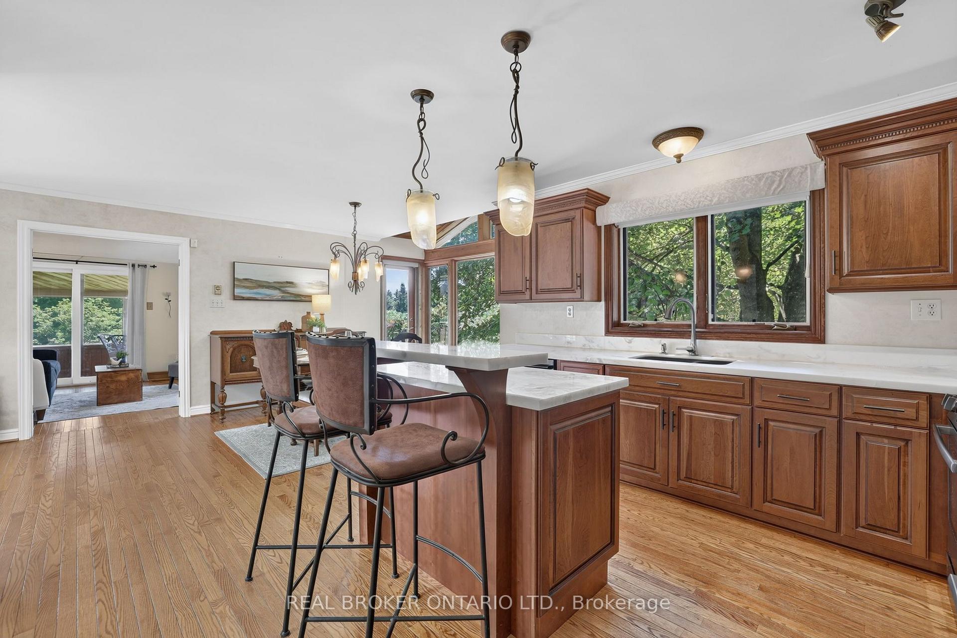 Photo 14 of 20417 Centre Street, East Gwillimbury, Mt Albert — HOMEH