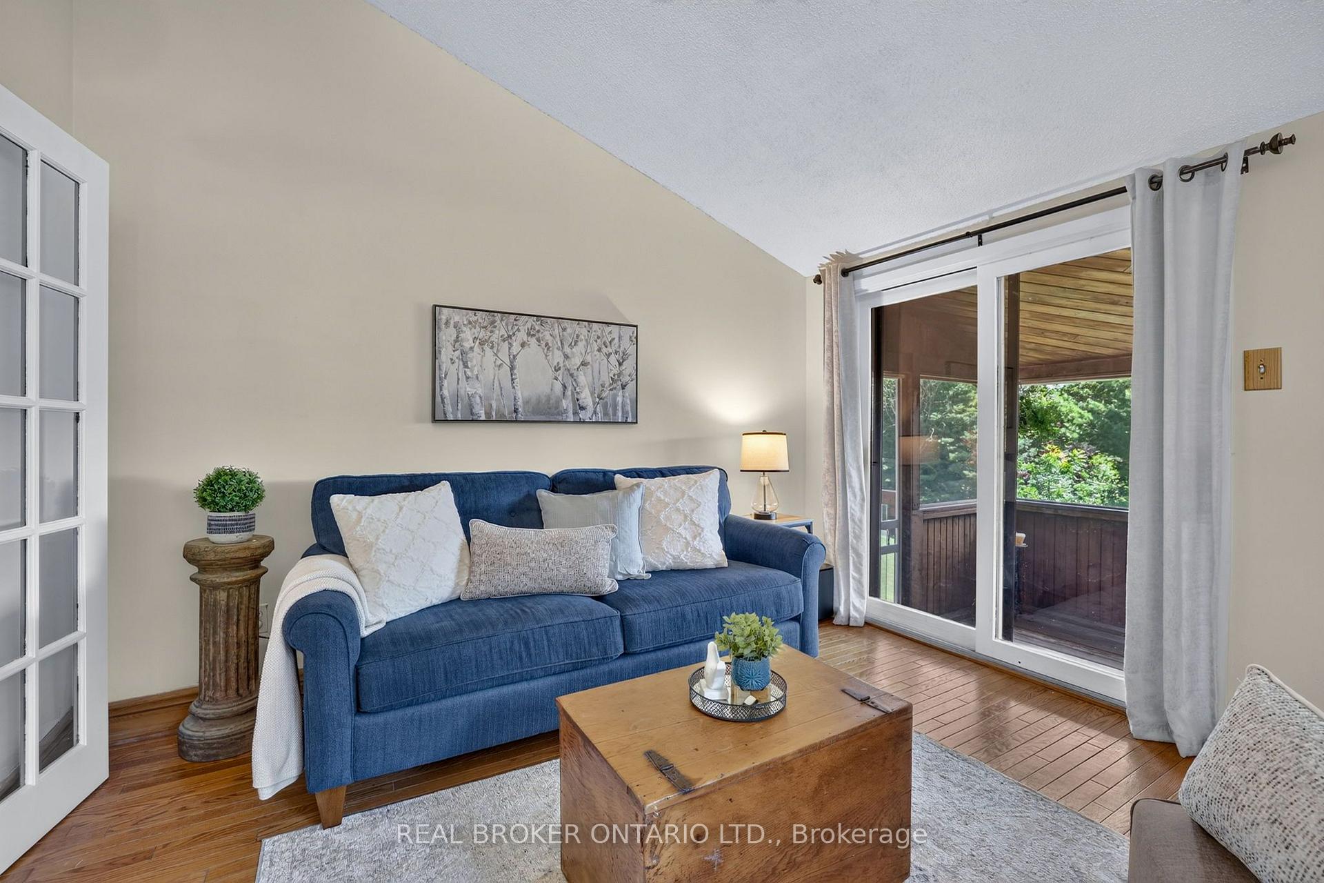 Photo 16 of 20417 Centre Street, East Gwillimbury, Mt Albert — HOMEH