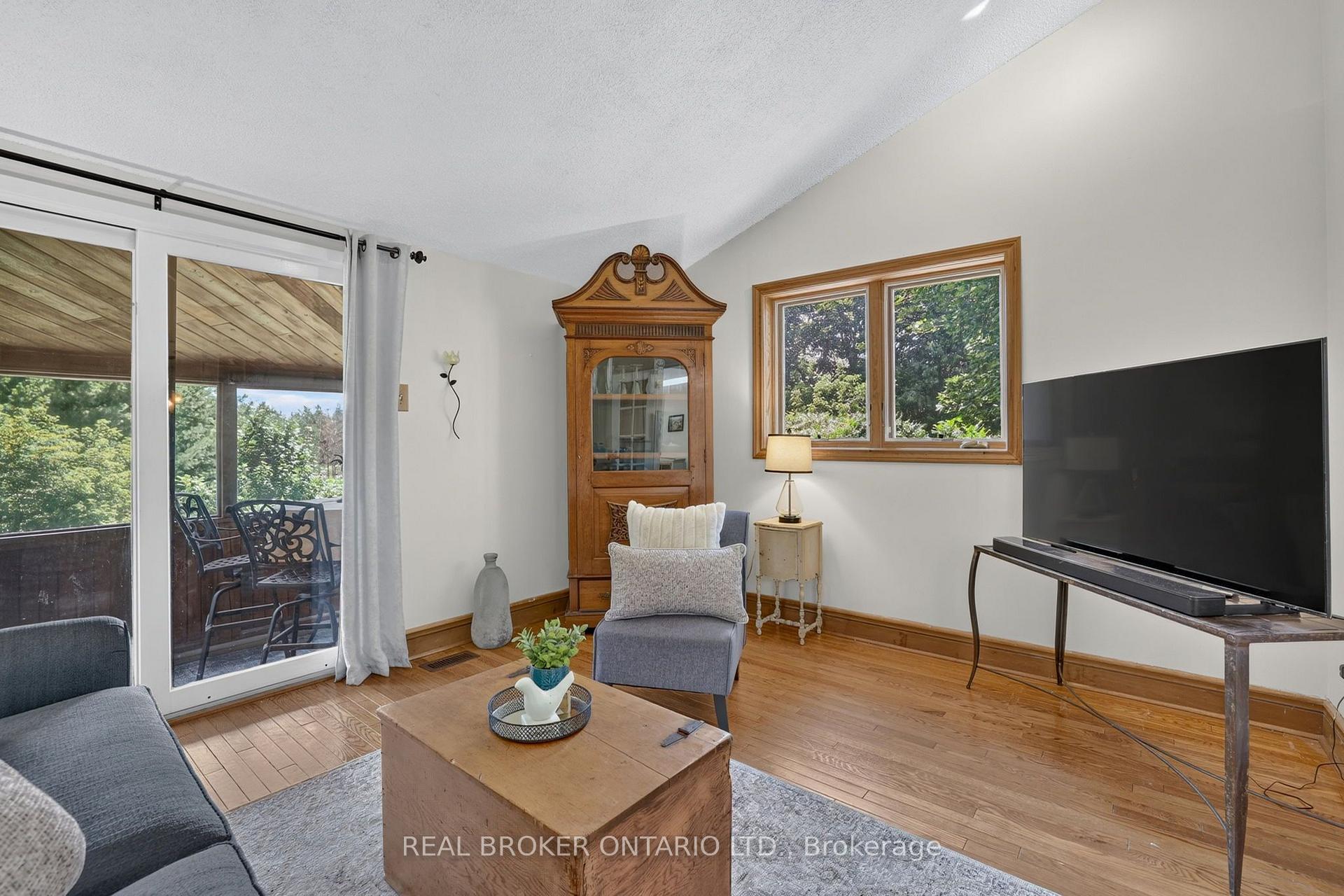 Photo 17 of 20417 Centre Street, East Gwillimbury, Mt Albert — HOMEH
