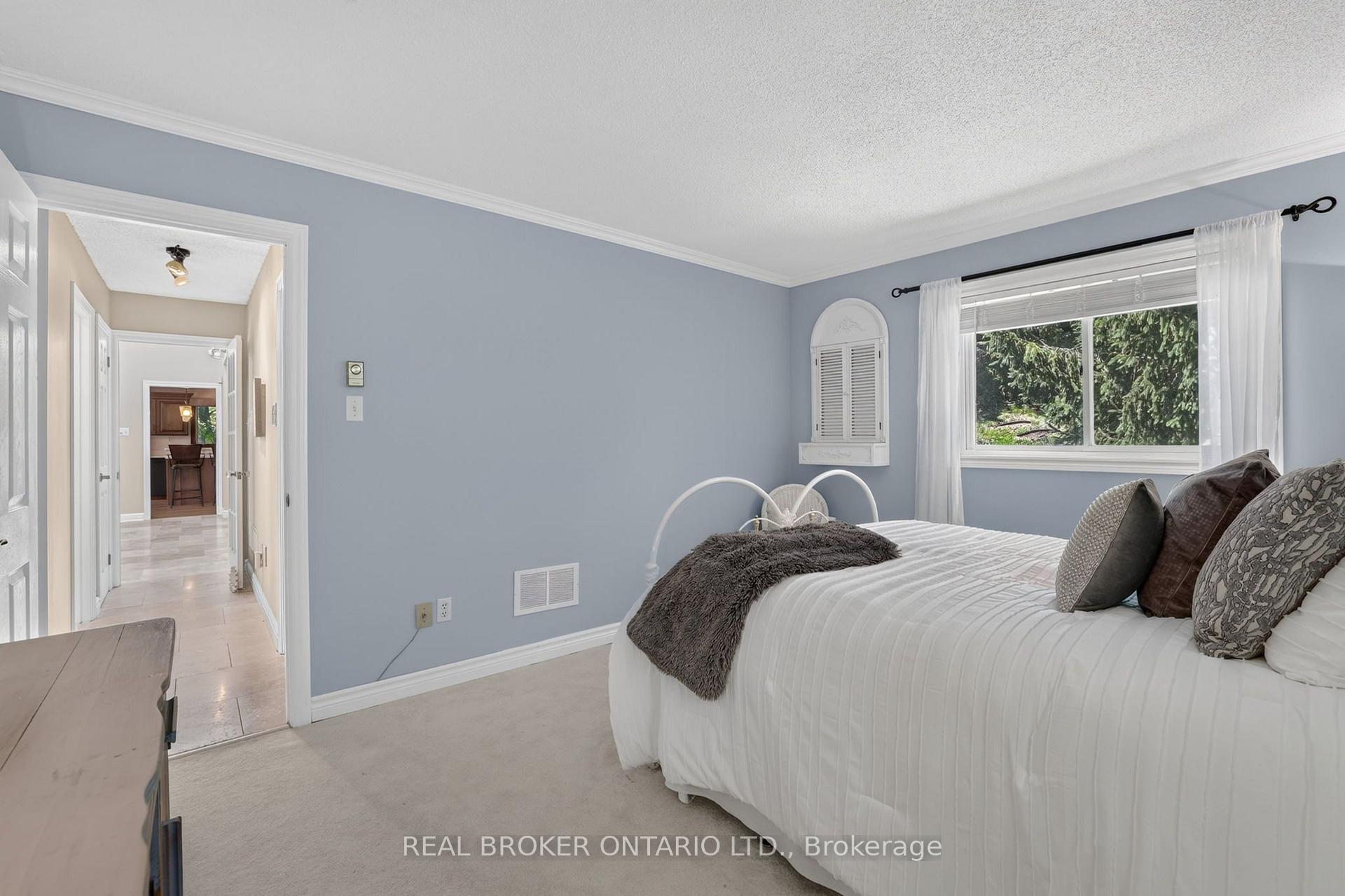 Photo 25 of 20417 Centre Street, East Gwillimbury, Mt Albert — HOMEH