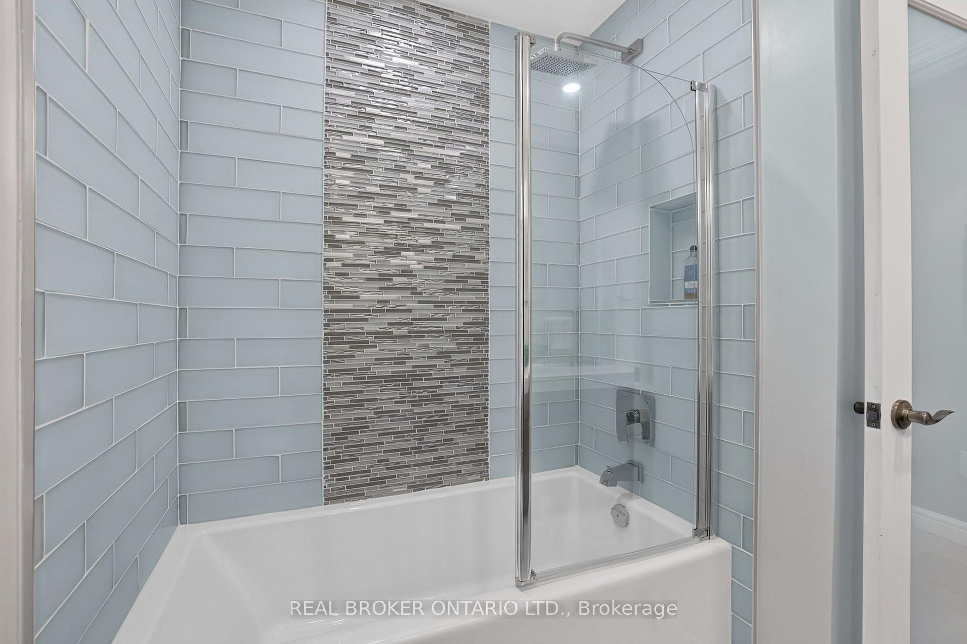 Photo 28 of 20417 Centre Street, East Gwillimbury, Mt Albert — HOMEH