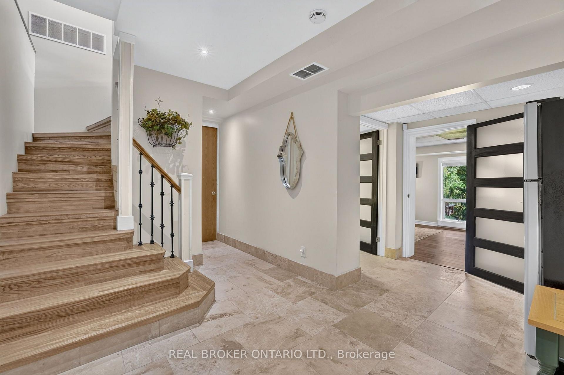 Photo 29 of 20417 Centre Street, East Gwillimbury, Mt Albert — HOMEH