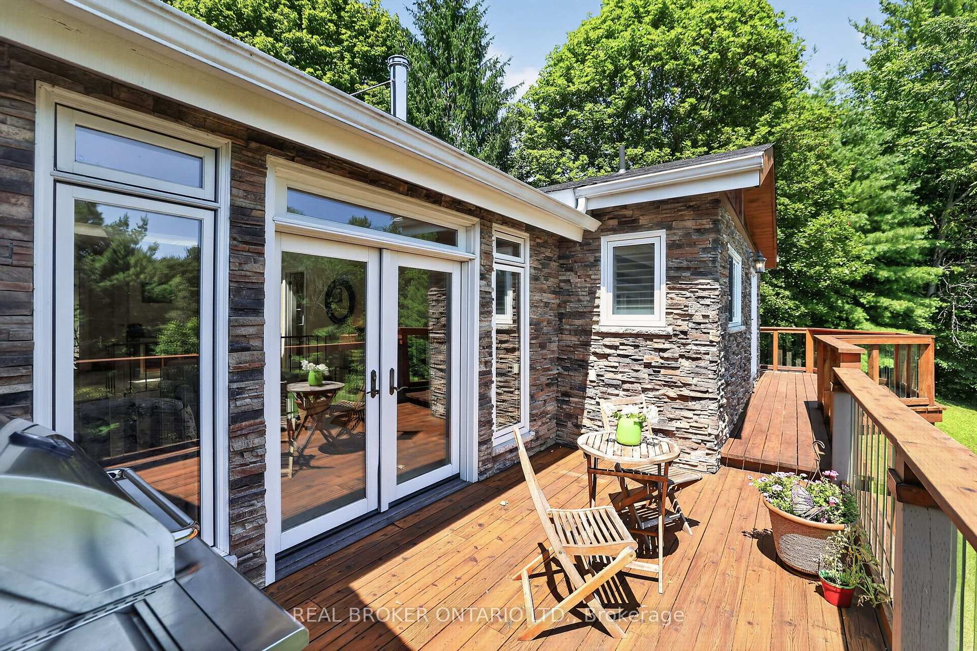 Photo 35 of 20417 Centre Street, East Gwillimbury, Mt Albert — HOMEH