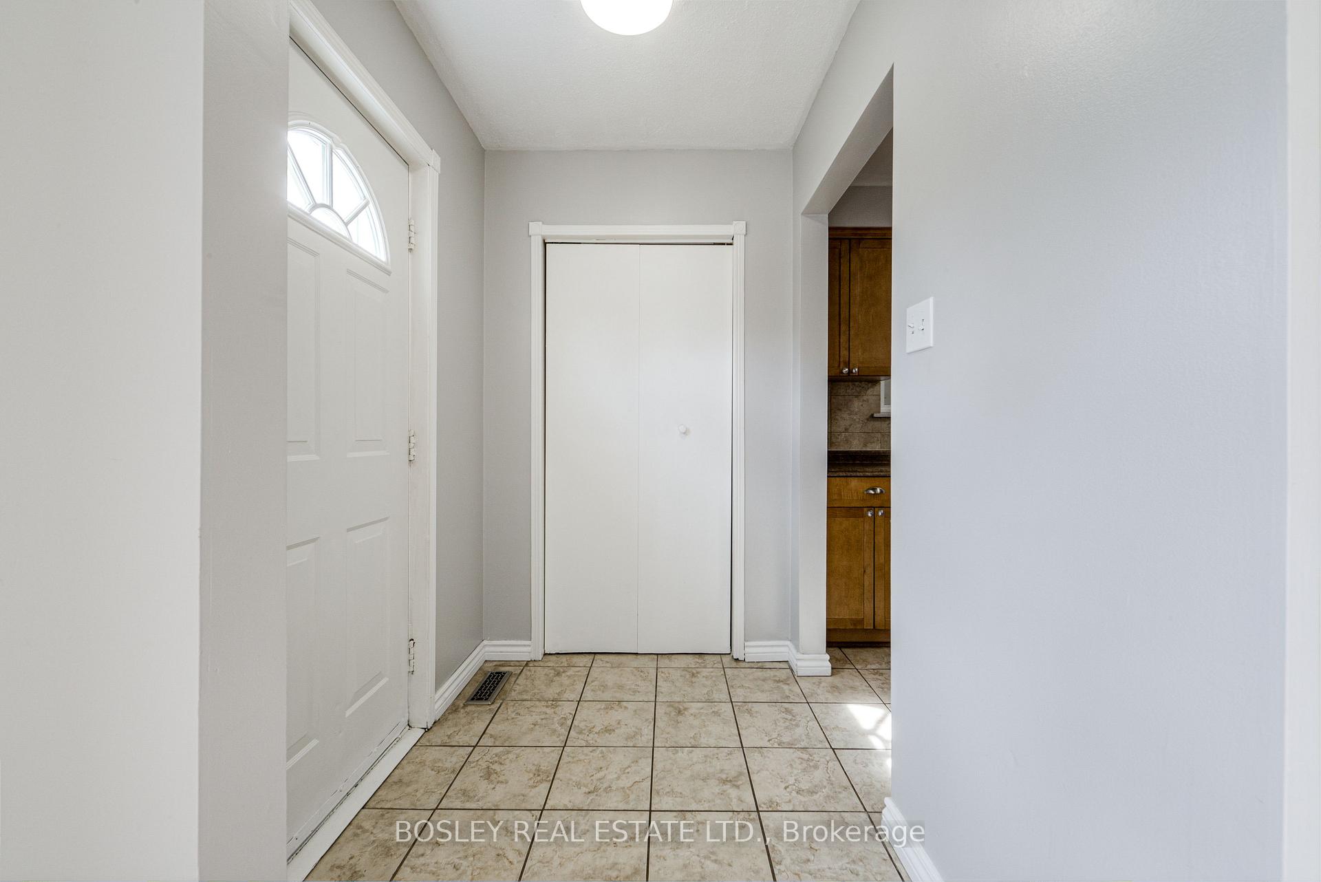 Photo 13 of 46 Austen Lane, Barrie, Letitia Heights — HOMEH