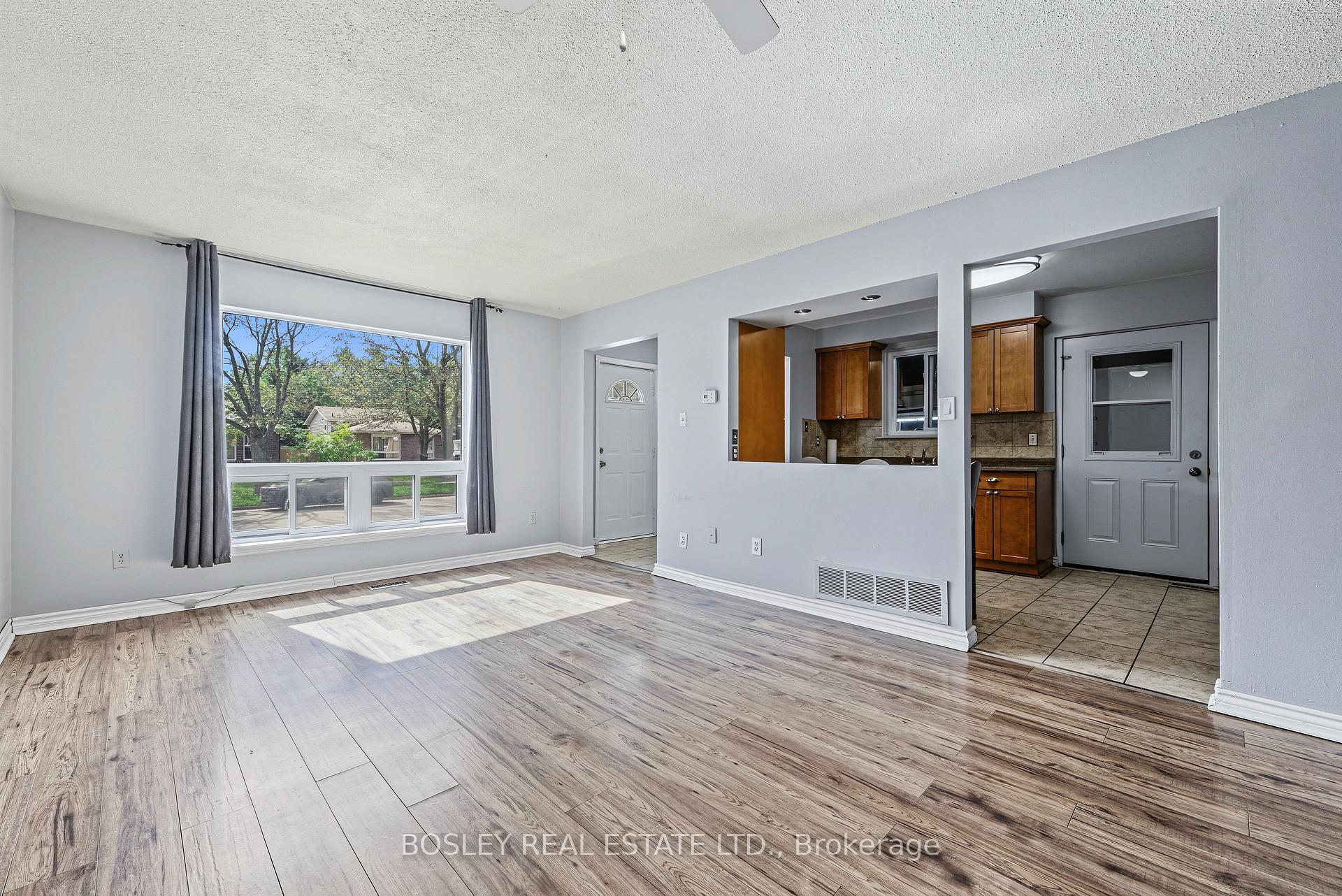 Photo 21 of 46 Austen Lane, Barrie, Letitia Heights — HOMEH