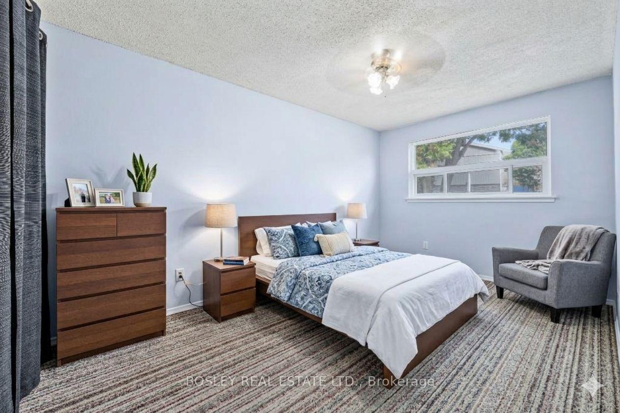 Photo 27 of 46 Austen Lane, Barrie, Letitia Heights — HOMEH