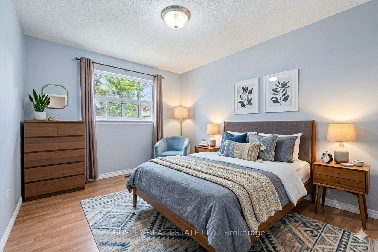 Photo 33 of 46 Austen Lane, Barrie, Letitia Heights — HOMEH