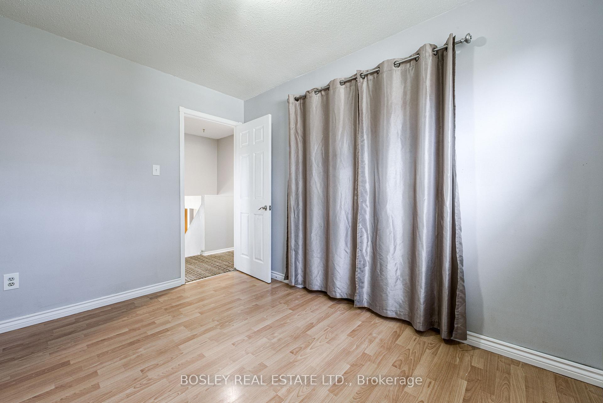 Photo 37 of 46 Austen Lane, Barrie, Letitia Heights — HOMEH