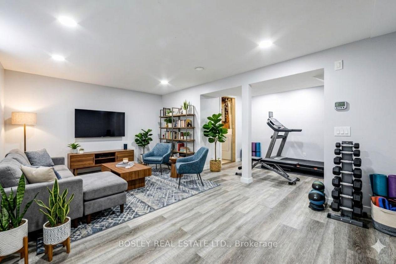 Photo 55 of 46 Austen Lane, Barrie, Letitia Heights — HOMEH