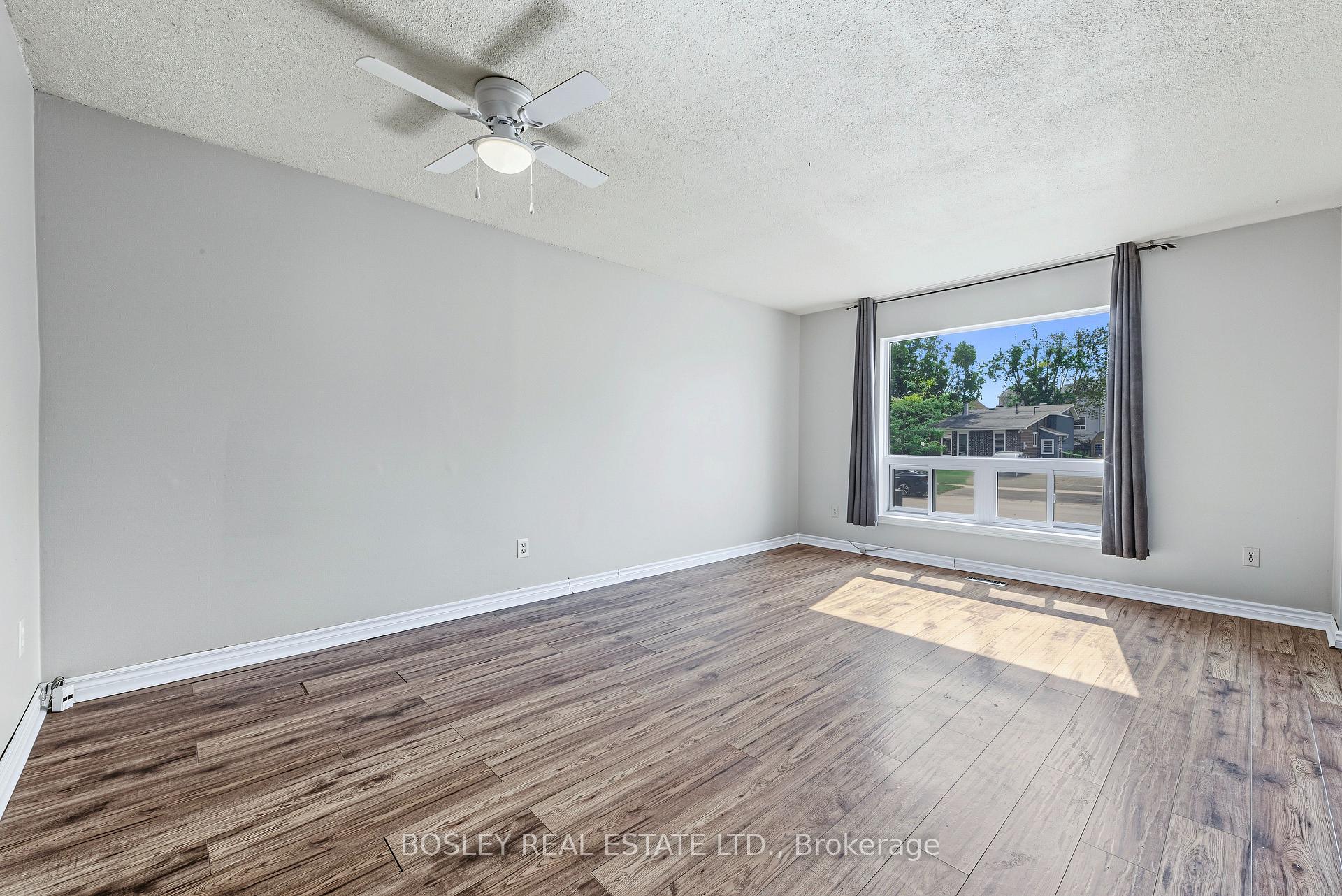 Photo 16 of 46 Austen Lane, Barrie, Letitia Heights — HOMEH