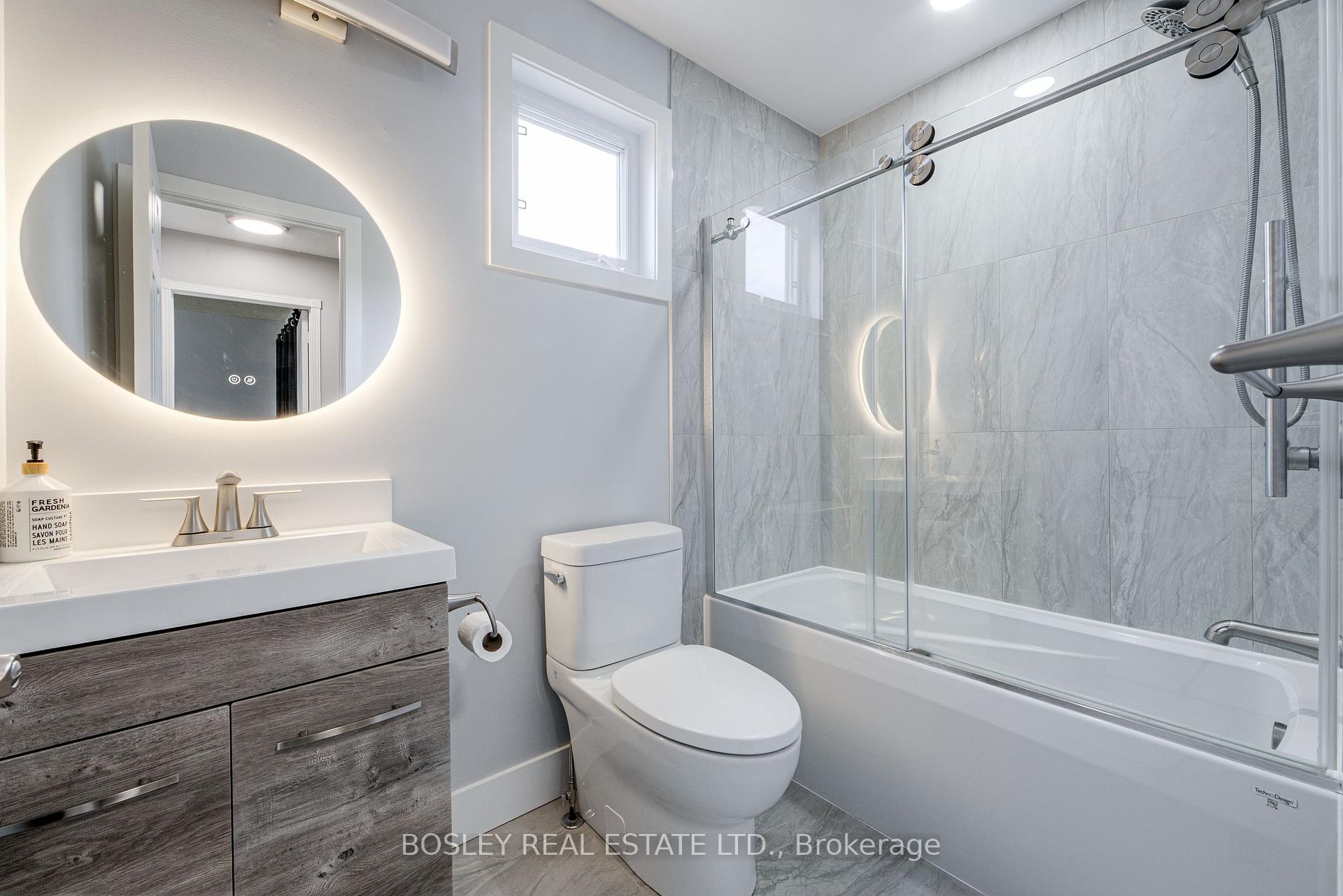 Photo 24 of 46 Austen Lane, Barrie, Letitia Heights — HOMEH