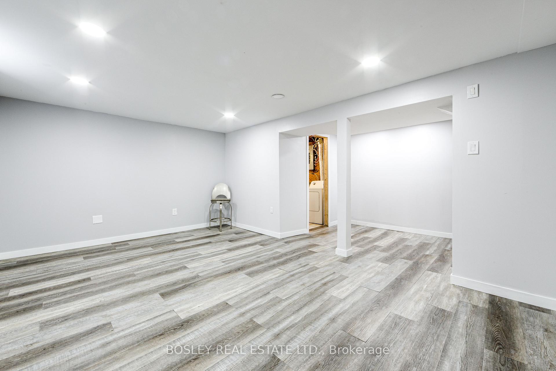 Photo 52 of 46 Austen Lane, Barrie, Letitia Heights — HOMEH