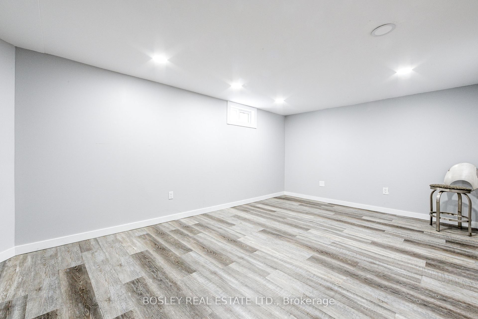 Photo 58 of 46 Austen Lane, Barrie, Letitia Heights — HOMEH