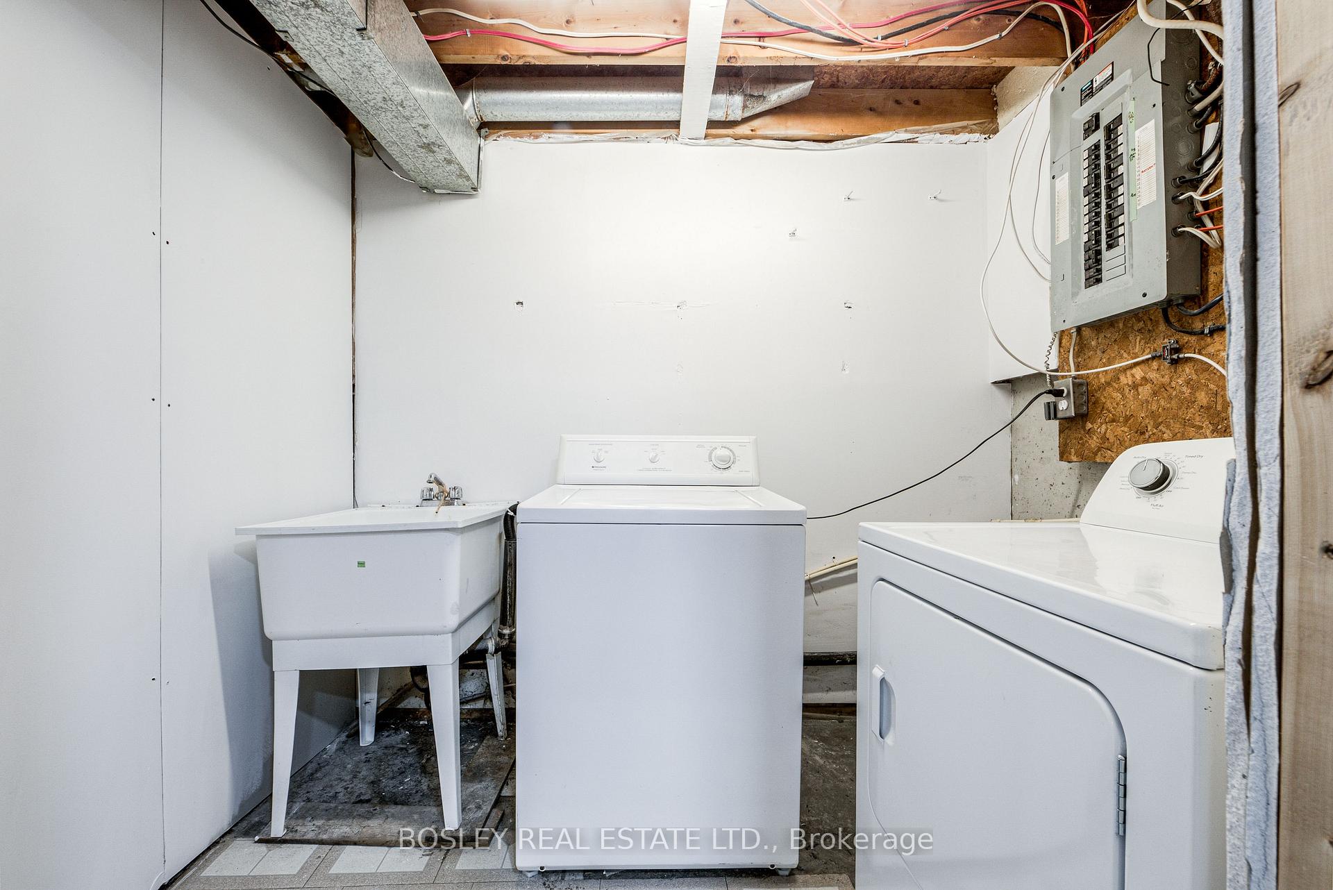 Photo 60 of 46 Austen Lane, Barrie, Letitia Heights — HOMEH