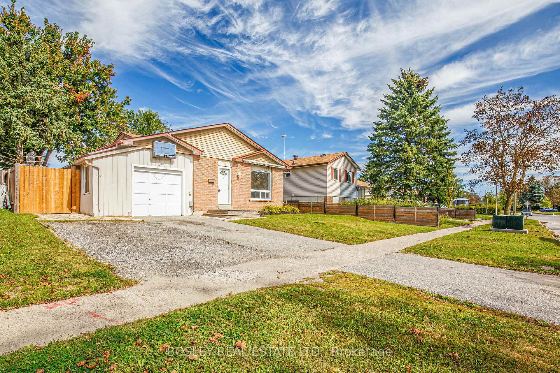 Photo 76 of 46 Austen Lane, Barrie, Letitia Heights — HOMEH