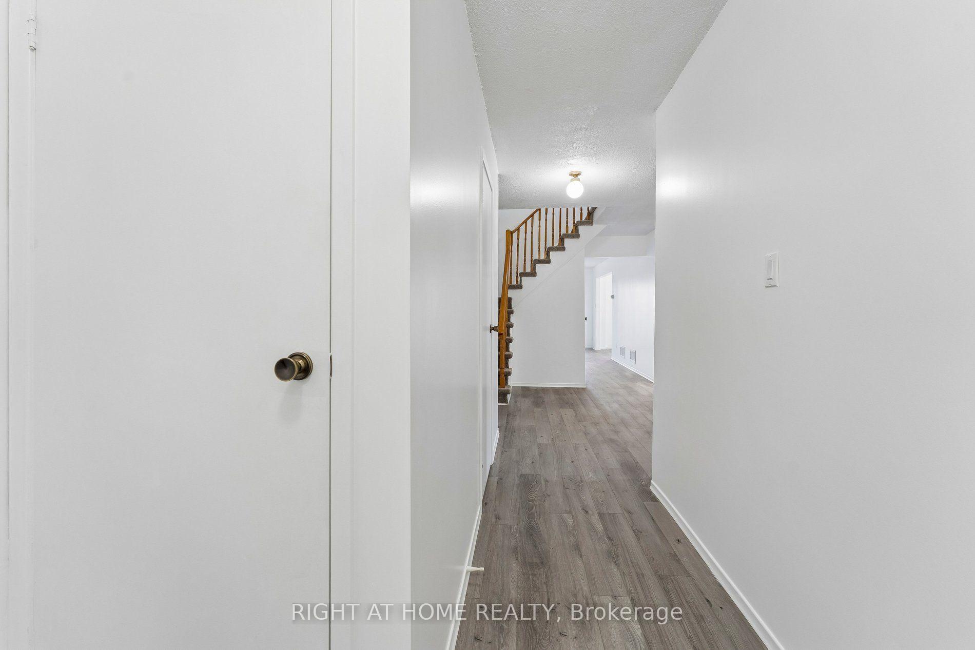 Photo 3 of 77 Morton Way, Brampton, Fletcher's West — HOMEH