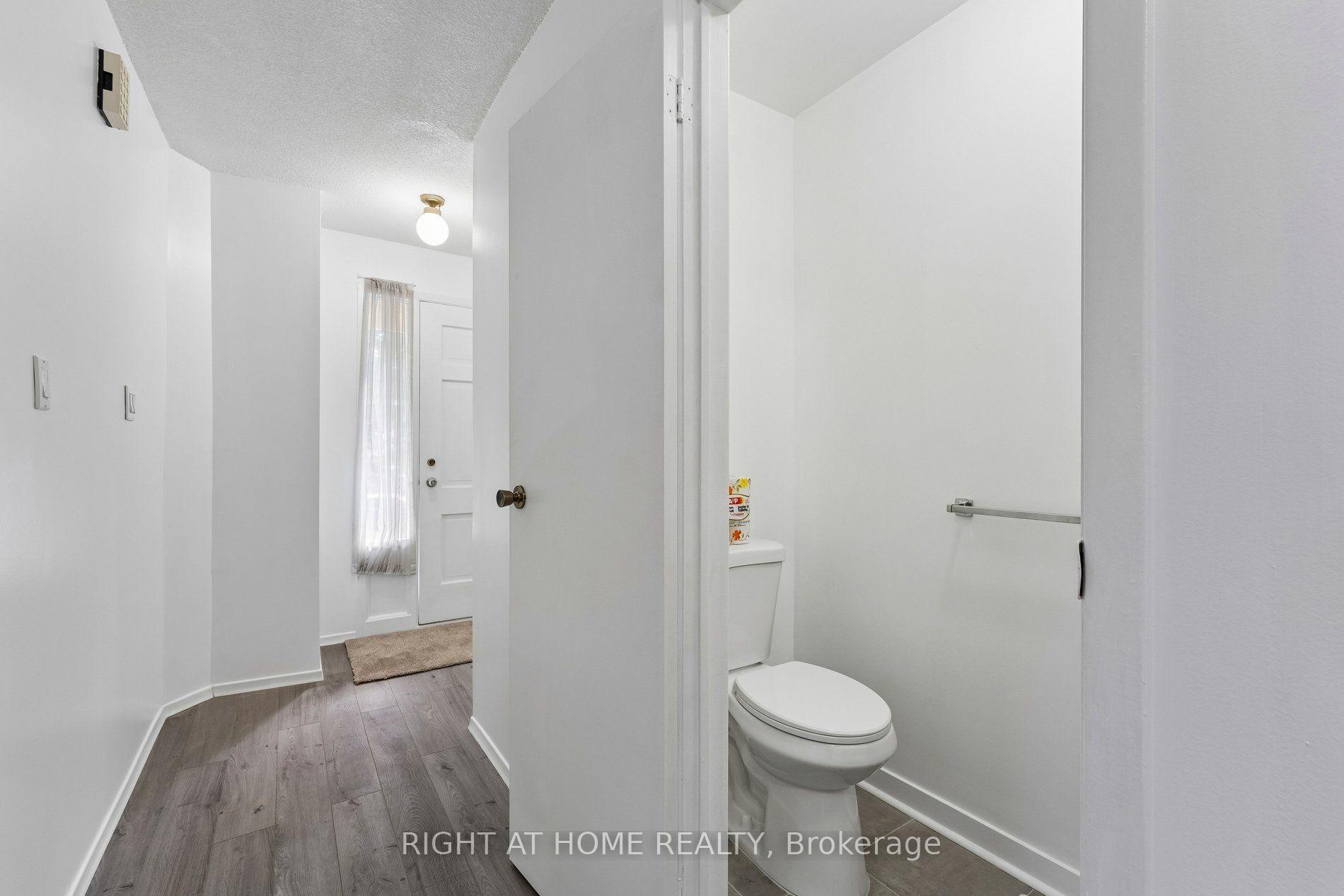 Photo 4 of 77 Morton Way, Brampton, Fletcher's West — HOMEH