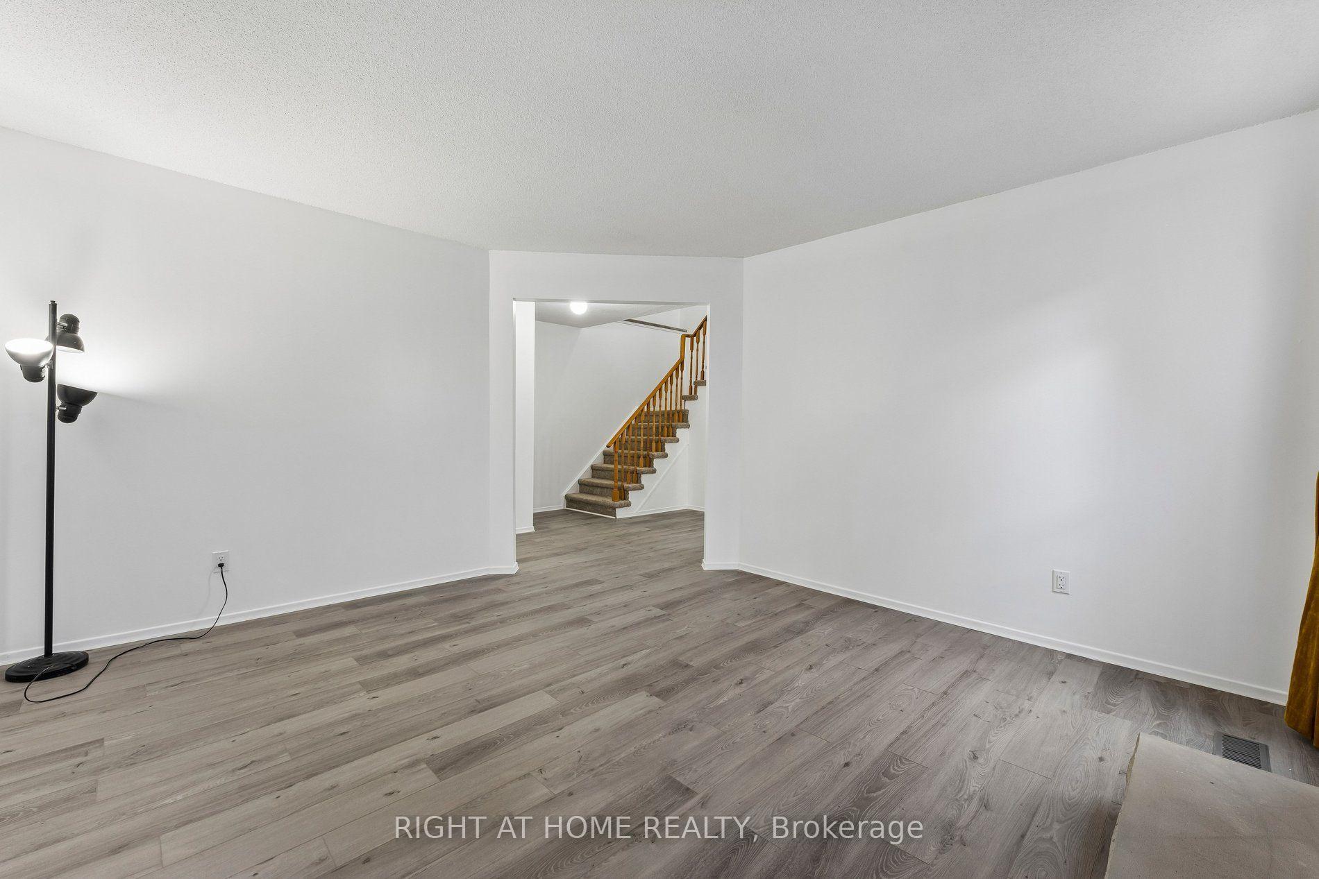 Photo 8 of 77 Morton Way, Brampton, Fletcher's West — HOMEH