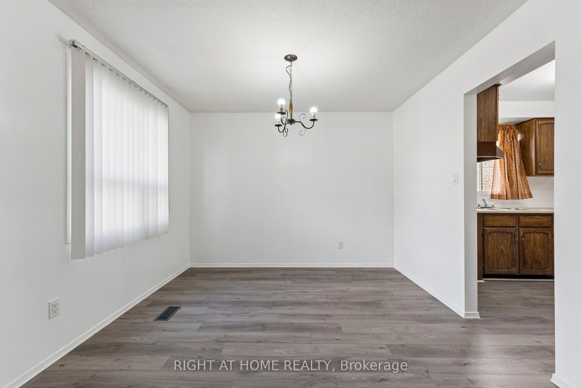 Photo 15 of 77 Morton Way, Brampton, Fletcher's West — HOMEH