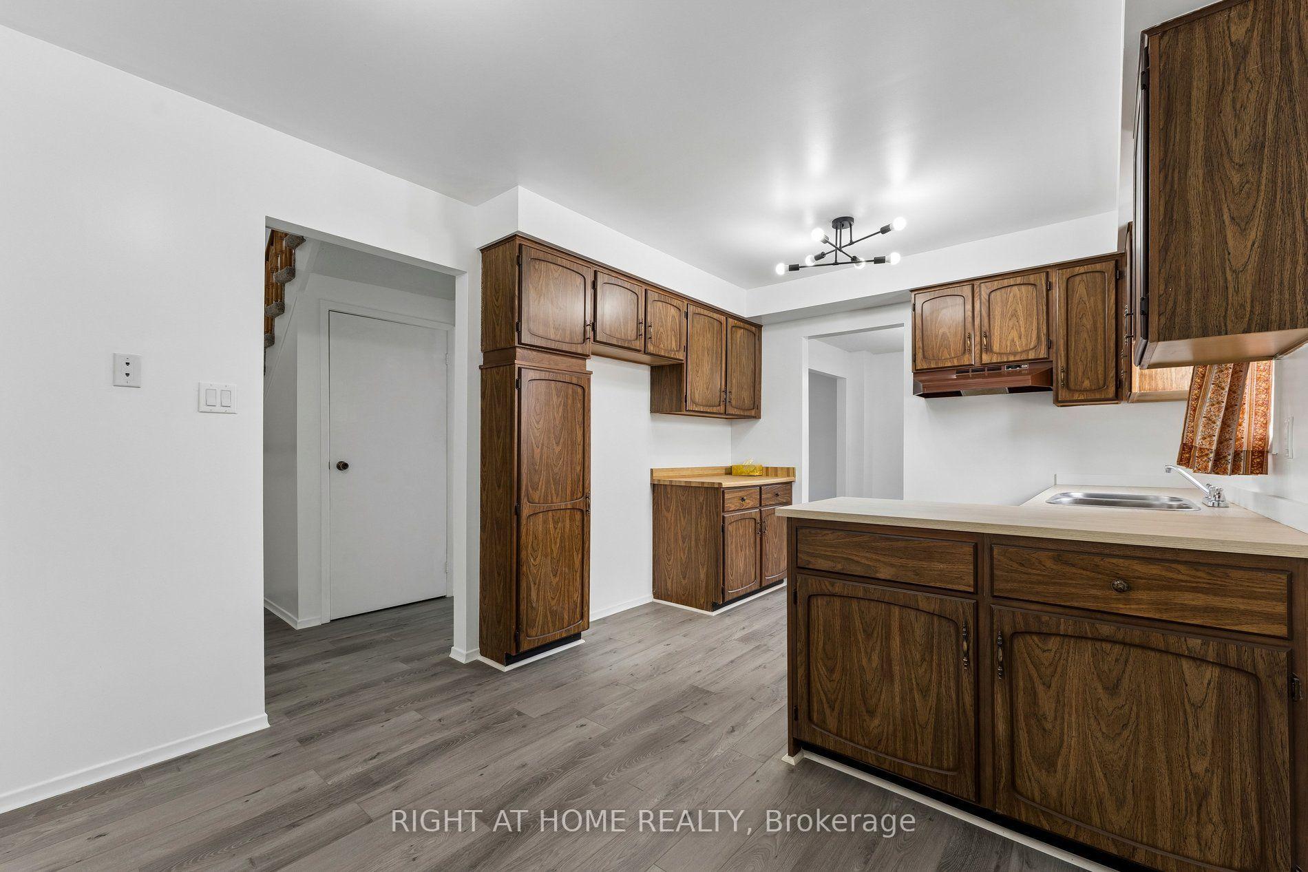 Photo 19 of 77 Morton Way, Brampton, Fletcher's West — HOMEH