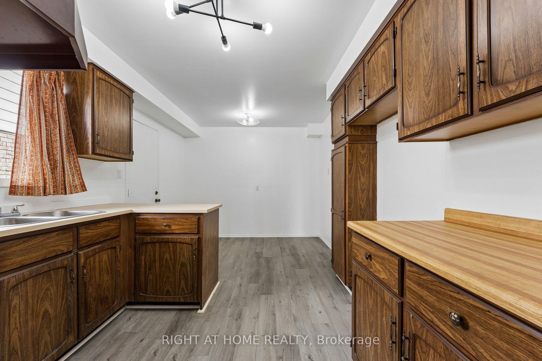 Photo 20 of 77 Morton Way, Brampton, Fletcher's West — HOMEH