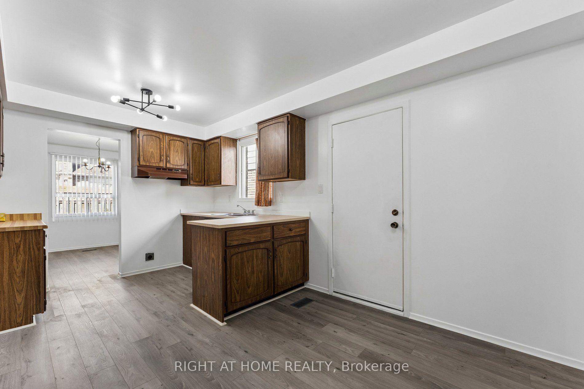 Photo 22 of 77 Morton Way, Brampton, Fletcher's West — HOMEH