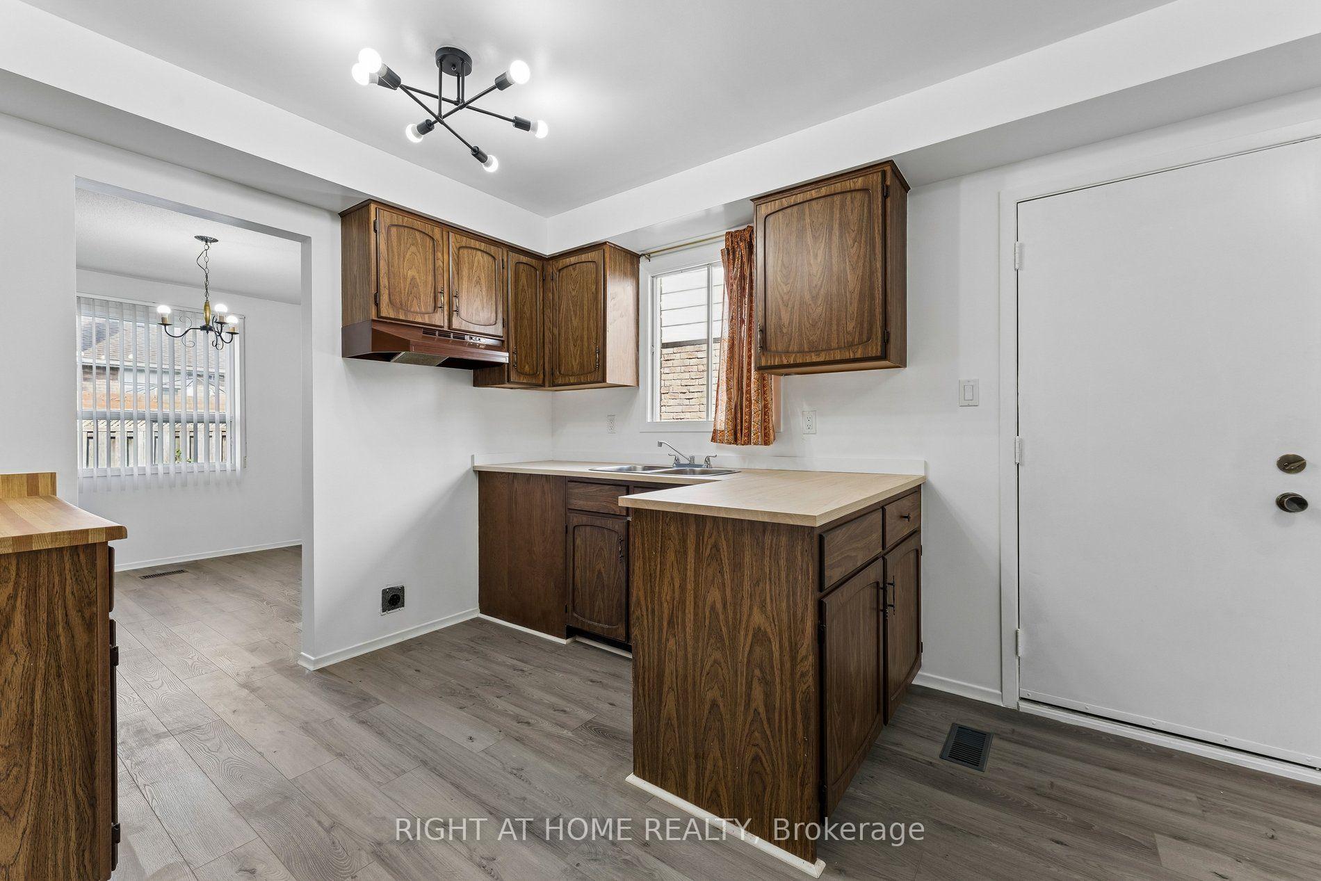 Photo 23 of 77 Morton Way, Brampton, Fletcher's West — HOMEH