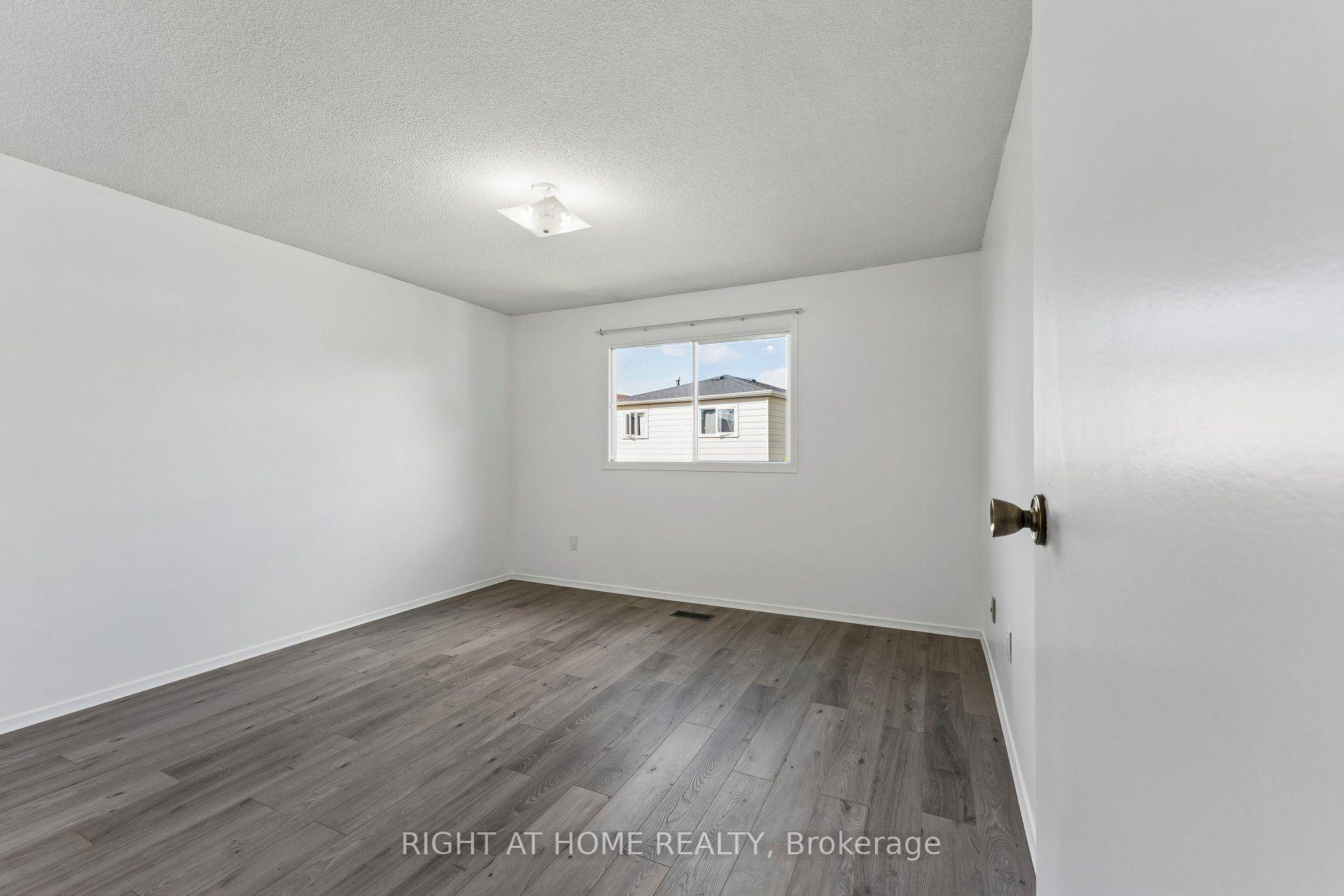 Photo 26 of 77 Morton Way, Brampton, Fletcher's West — HOMEH