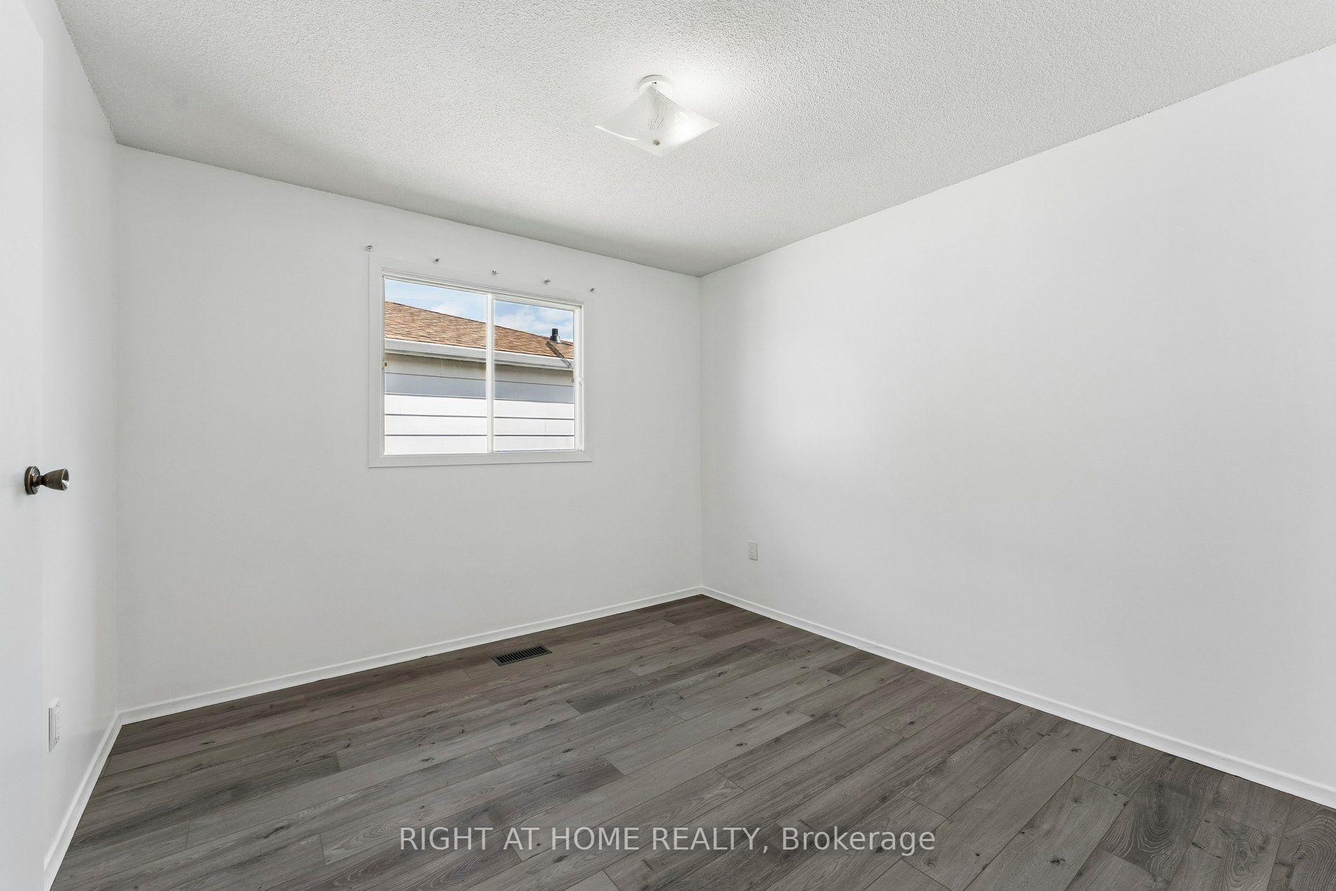 Photo 34 of 77 Morton Way, Brampton, Fletcher's West — HOMEH