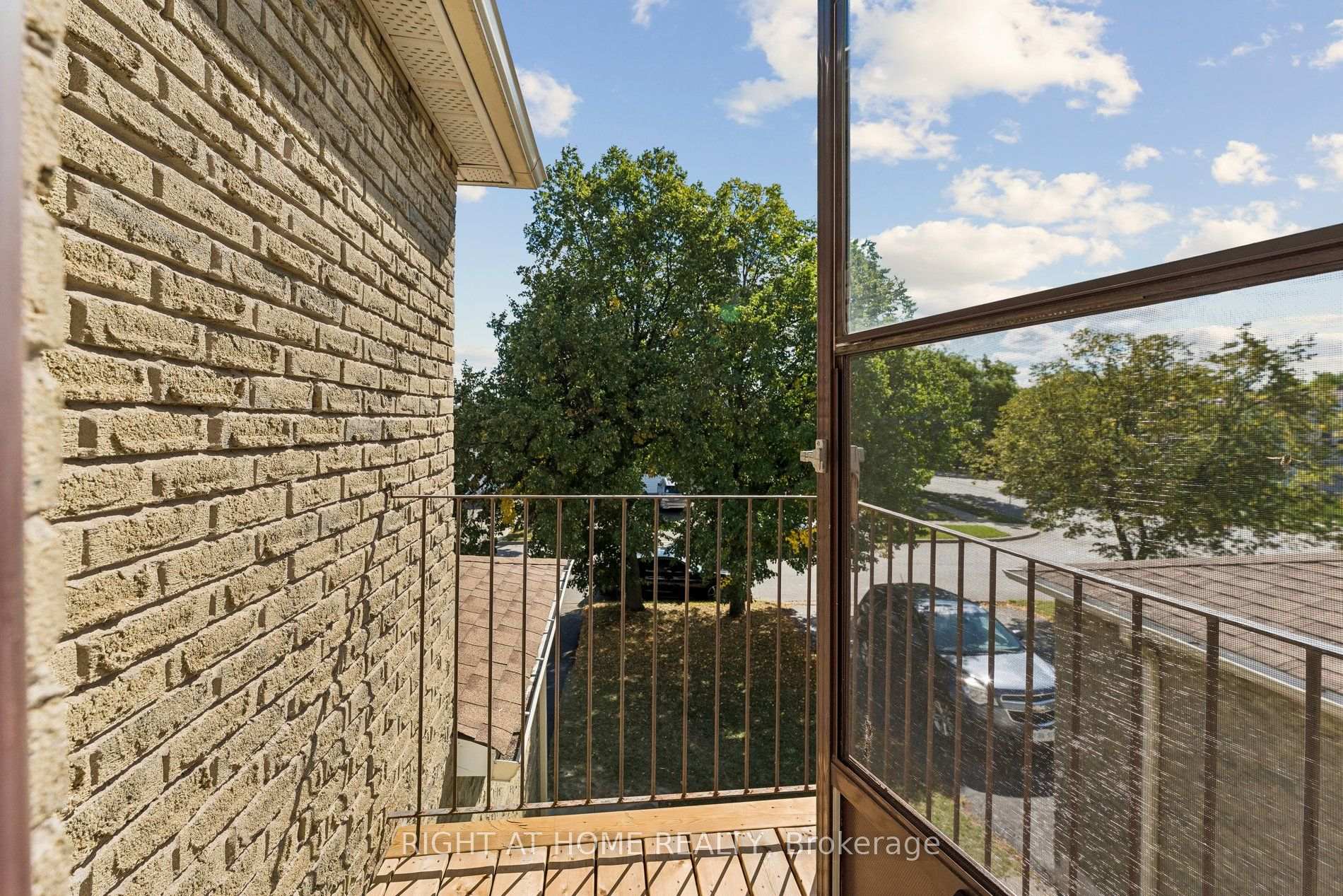 Photo 37 of 77 Morton Way, Brampton, Fletcher's West — HOMEH