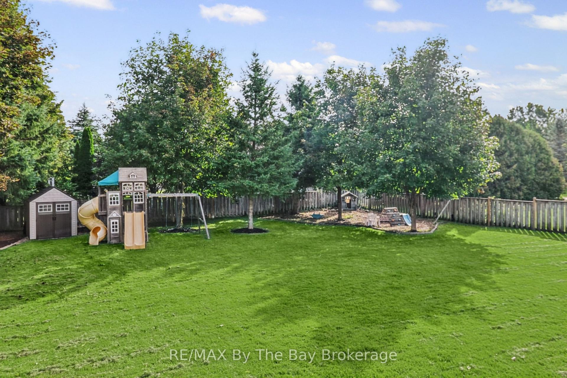 Photo 3 of 2 Red Oak Drive, Wasaga Beach — HOMEH