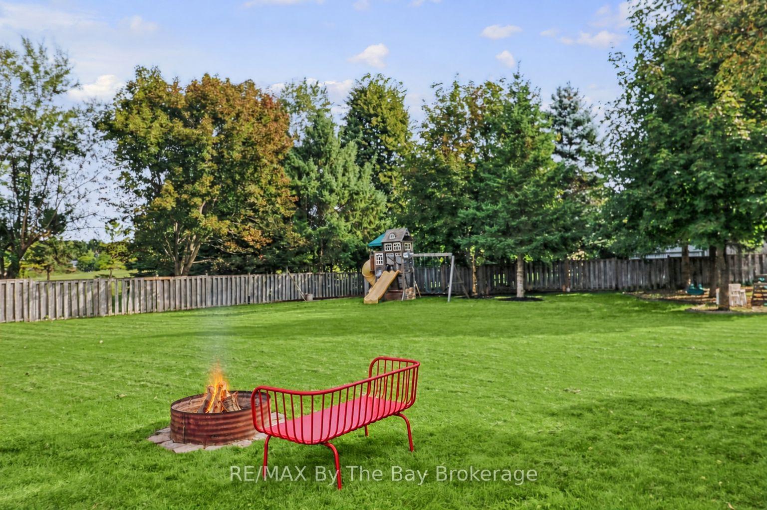 Photo 5 of 2 Red Oak Drive, Wasaga Beach — HOMEH