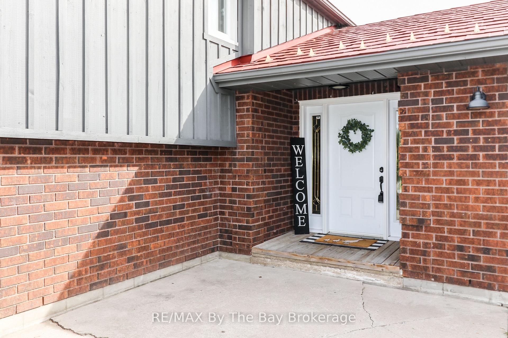 Photo 7 of 2 Red Oak Drive, Wasaga Beach — HOMEH