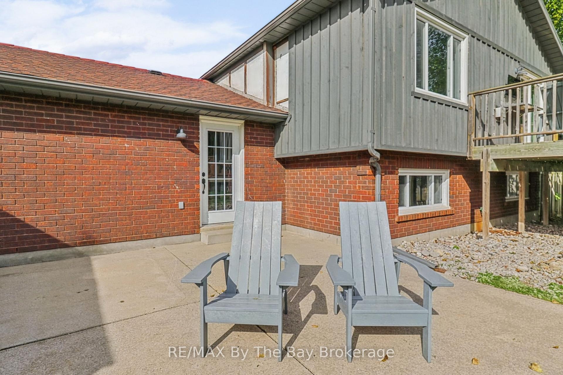 Photo 11 of 2 Red Oak Drive, Wasaga Beach — HOMEH