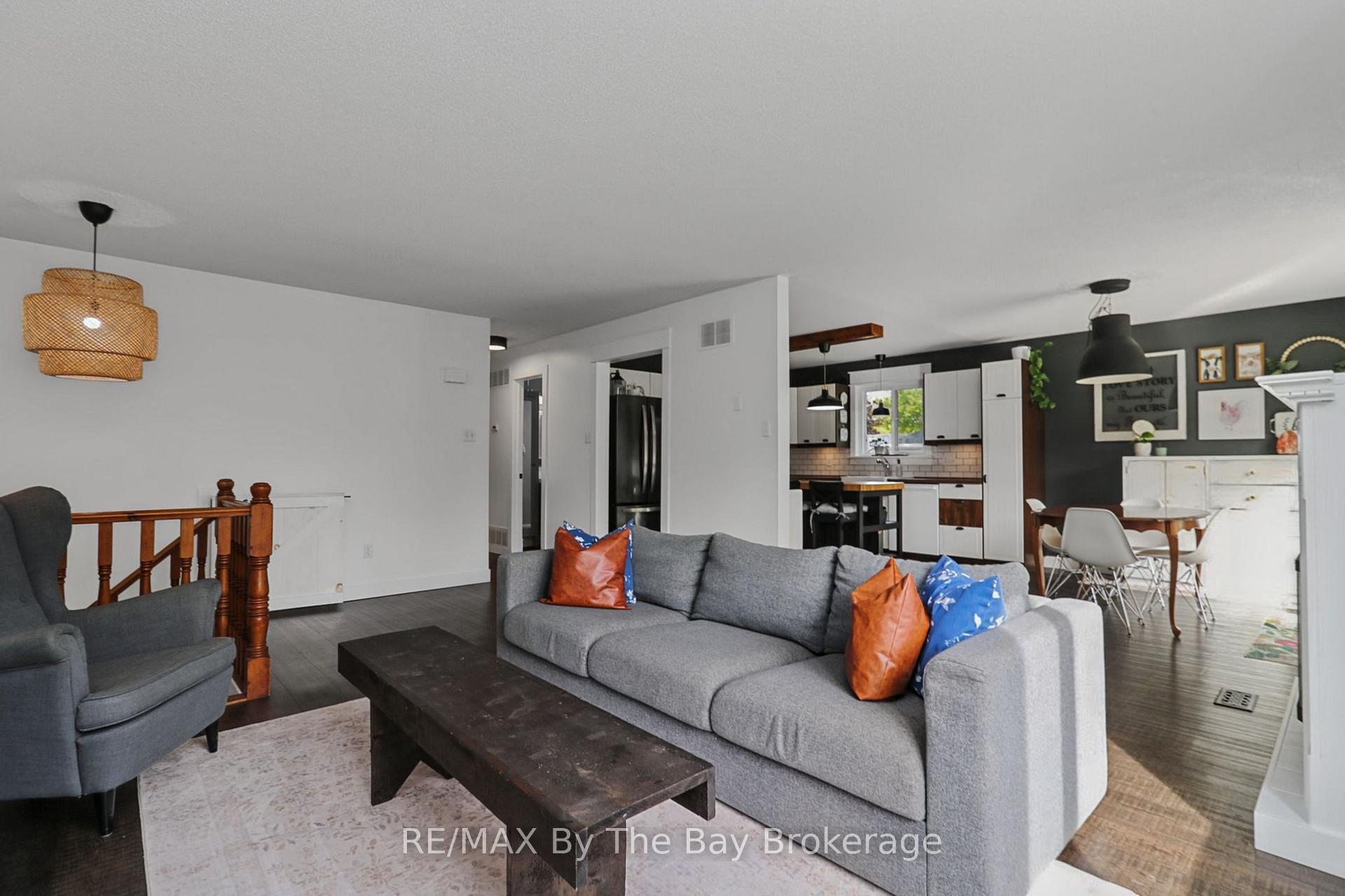 Photo 19 of 2 Red Oak Drive, Wasaga Beach — HOMEH