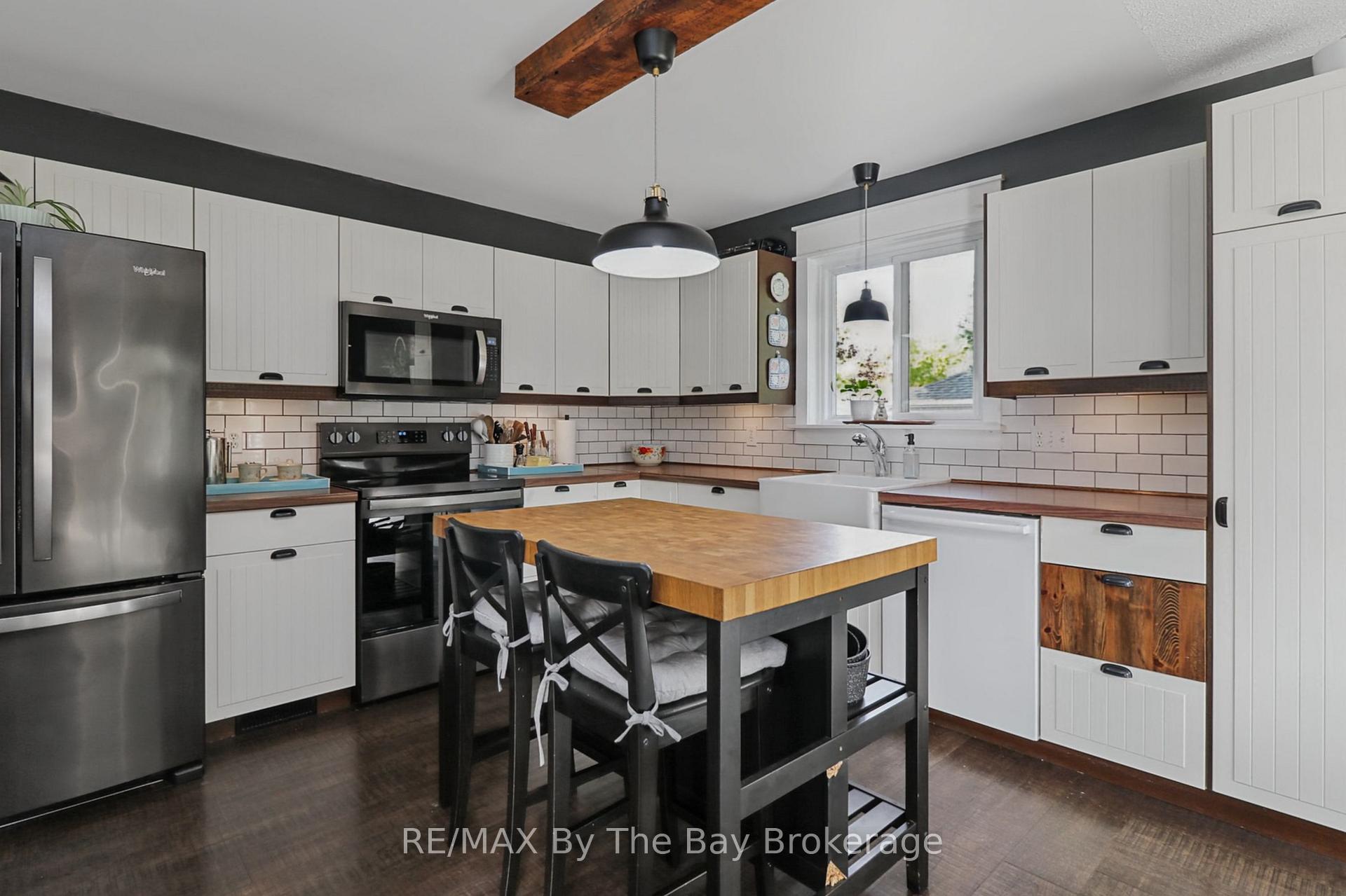 Photo 21 of 2 Red Oak Drive, Wasaga Beach — HOMEH