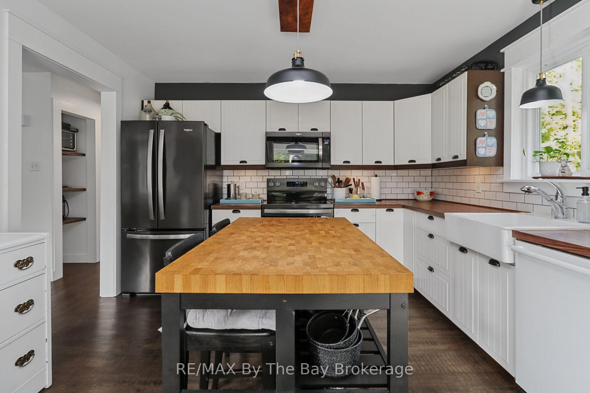 Photo 22 of 2 Red Oak Drive, Wasaga Beach — HOMEH