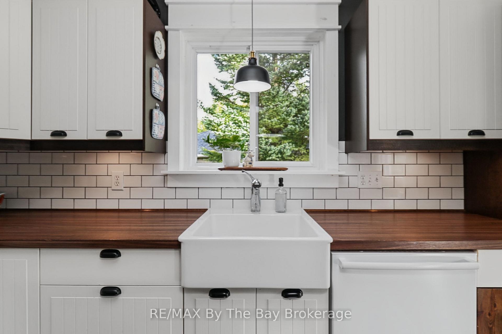 Photo 23 of 2 Red Oak Drive, Wasaga Beach — HOMEH