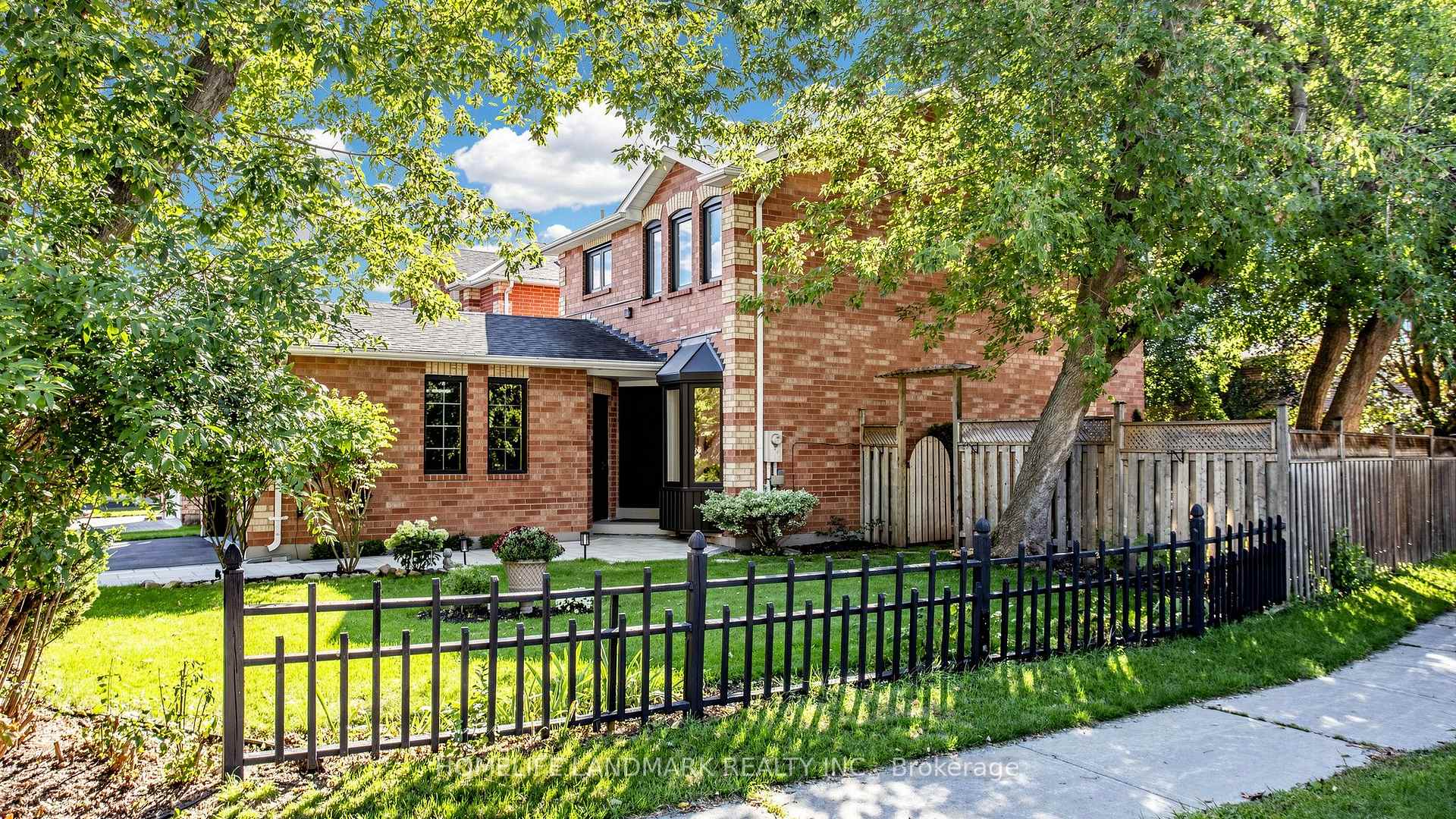 Photo 2 of 74 Dunsmore Crescent, Richmond Hill, Crosby — HOMEH