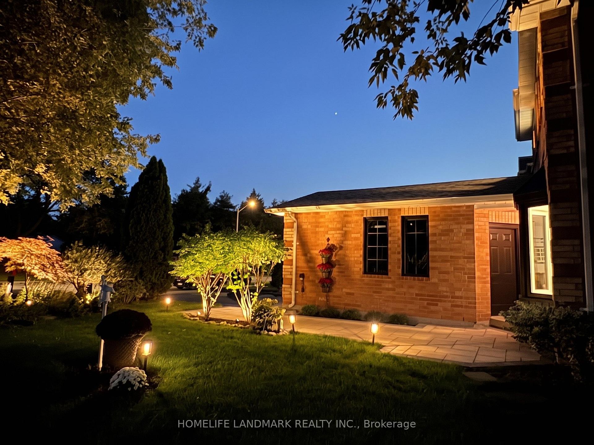 Photo 3 of 74 Dunsmore Crescent, Richmond Hill, Crosby — HOMEH