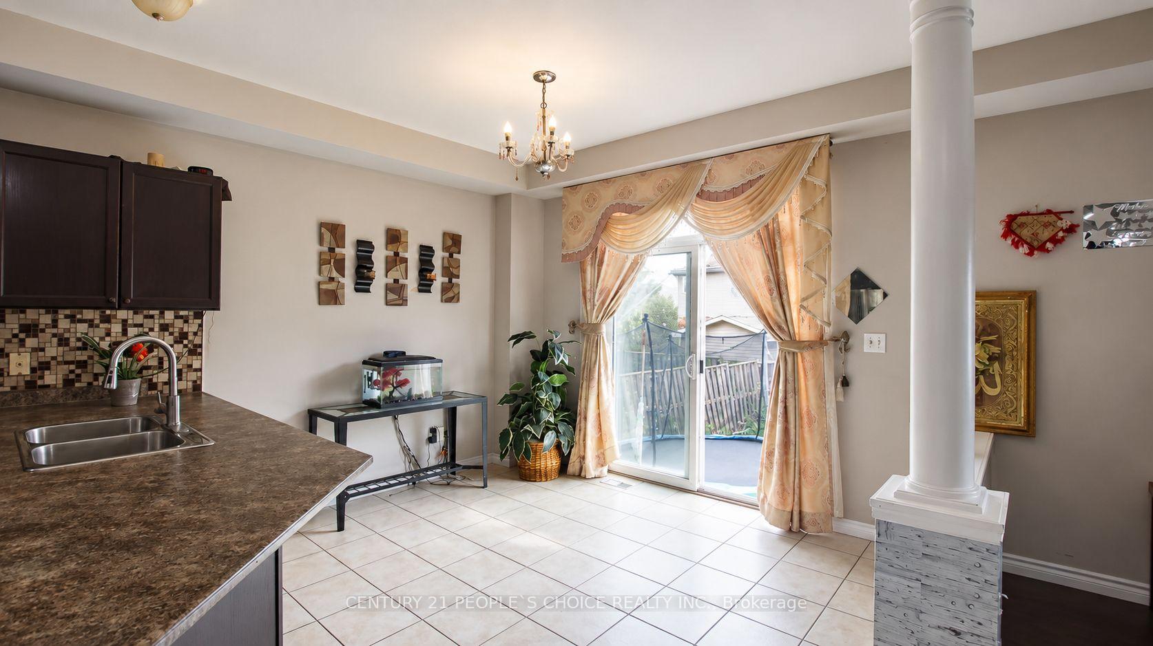 Photo 12 of 99 Timber Creek Crescent, Cambridge, Fiddlesticks — HOMEH